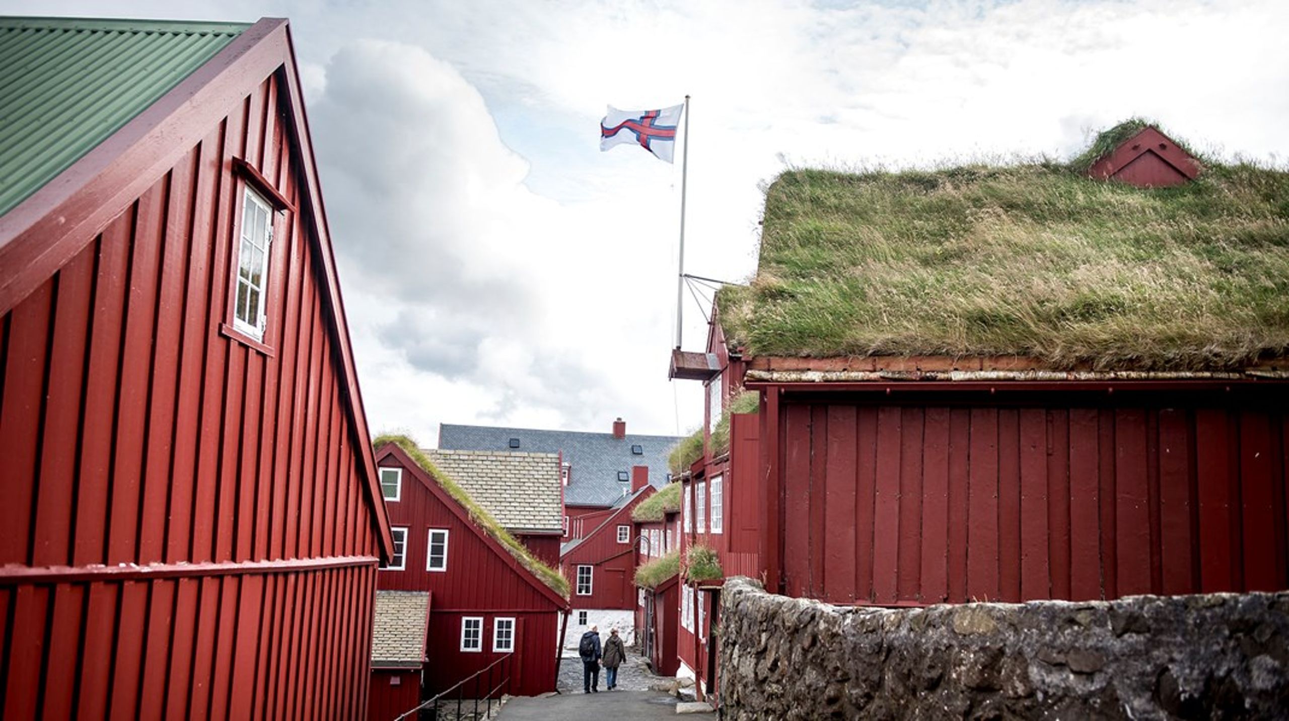 Den færøske lagmand har kontor i bygningen yderst på halvøen Tinganes i havnen i Tórshavn.