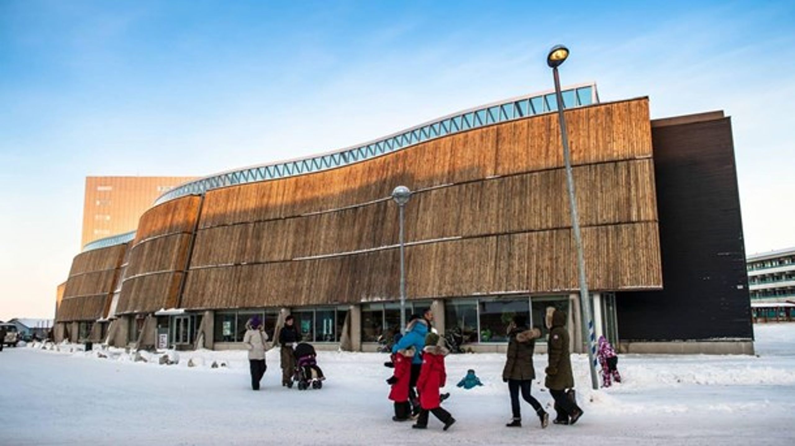 Kulturhuset Katuaq i centrum af Nuuk må vente et år med at lægge hus til de to konferencer.