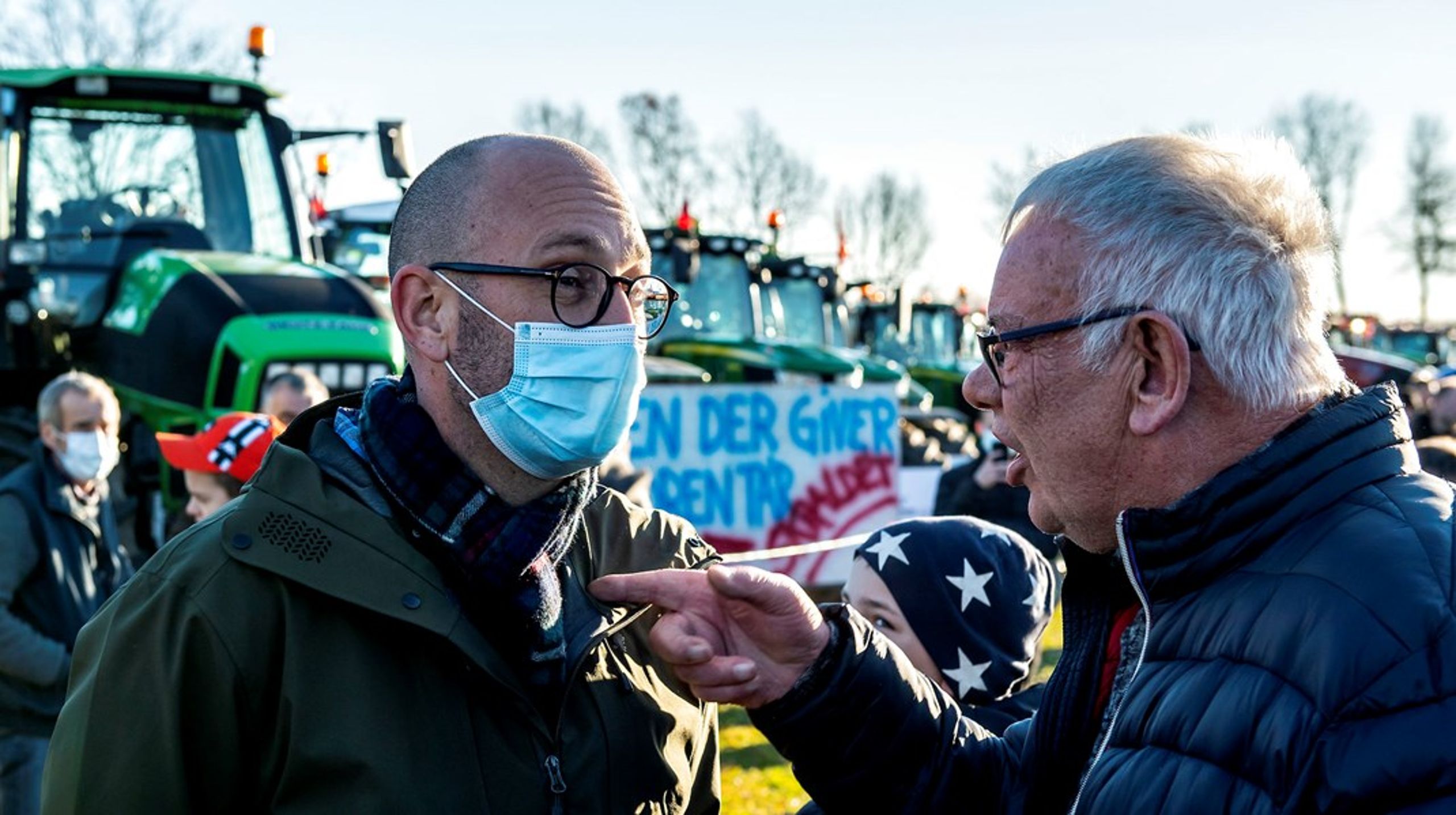Fødevareminister Rasmus Prehn (S) frygter, at debatten om landbruget ender med&nbsp;"traktordemonstrationer på den ene side og unge klimaaktivister på den anden," udtaler han til Avisen Danmark.