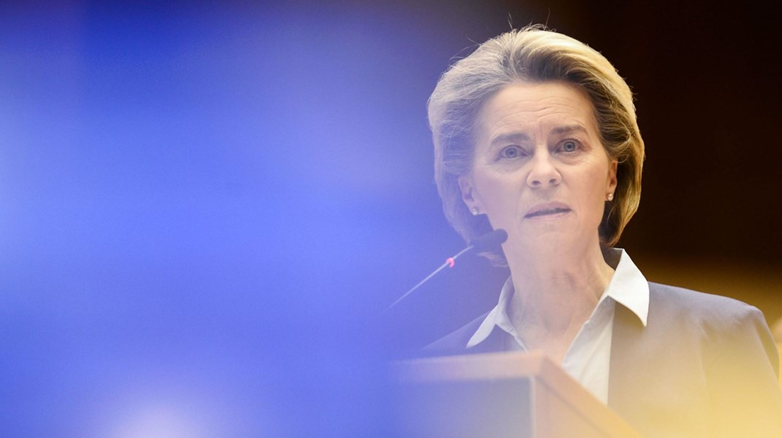 EU-chef Ursula von der Leyen er kendt for at holde sine kort tæt til kroppen.