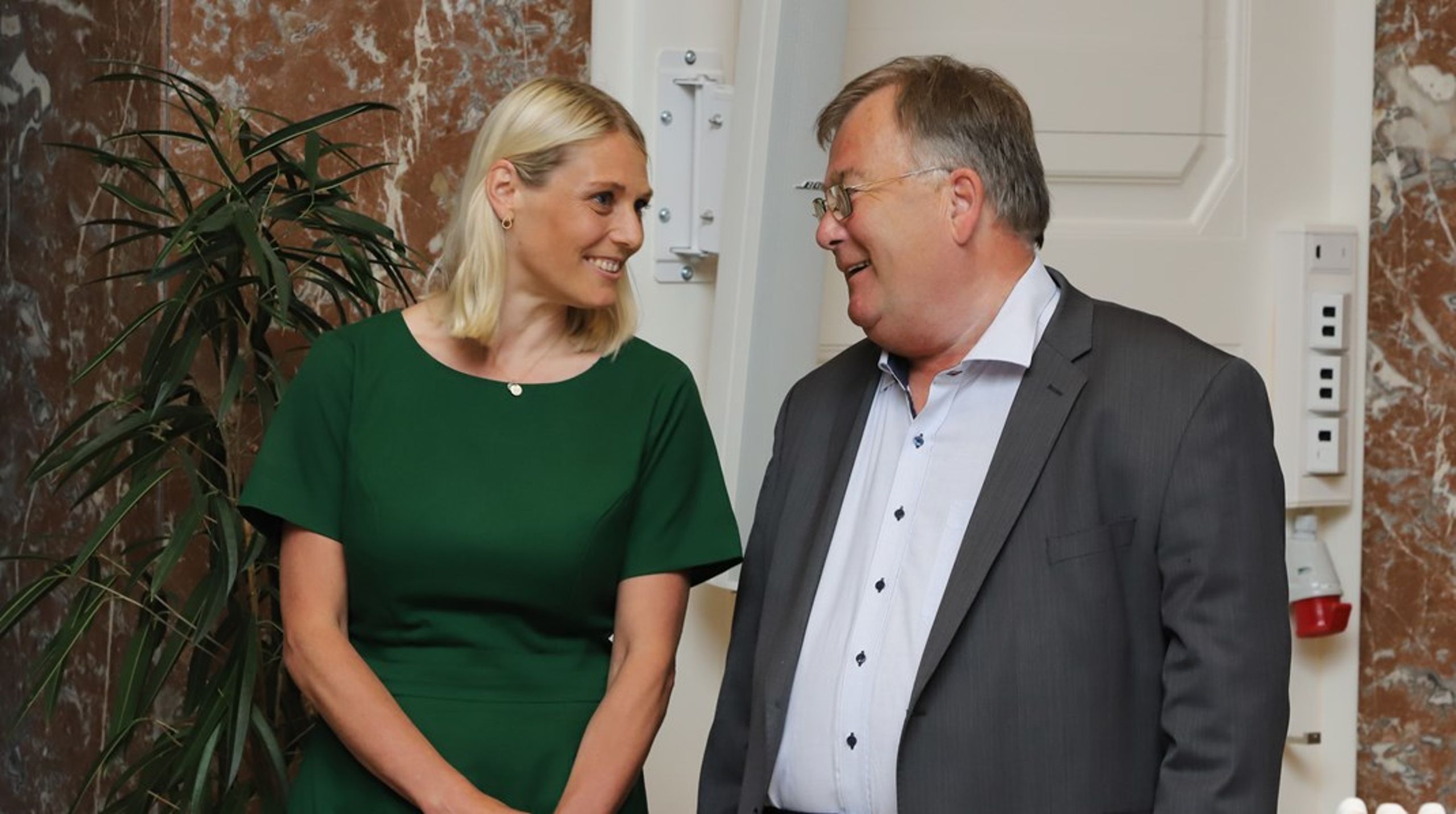 Trine Bramsen (t.v.) og Claus Hjort Frederiksen (t.h.) ved ministeroverdragelsen den 27. juni 2019.