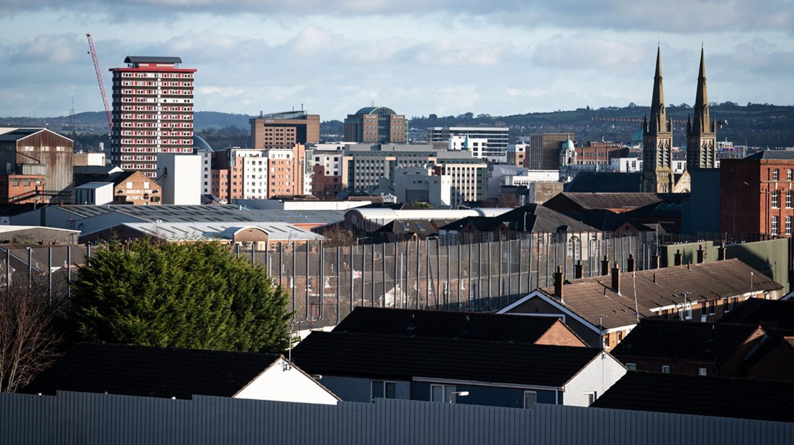 Fredsmuren opdeler protestantiske og katolske nabolag i Belfast. Splittelsen i Nordirland er blevet forværret med Brexit, skriver to specialestuderende ved Institut for Antropologi.&nbsp;