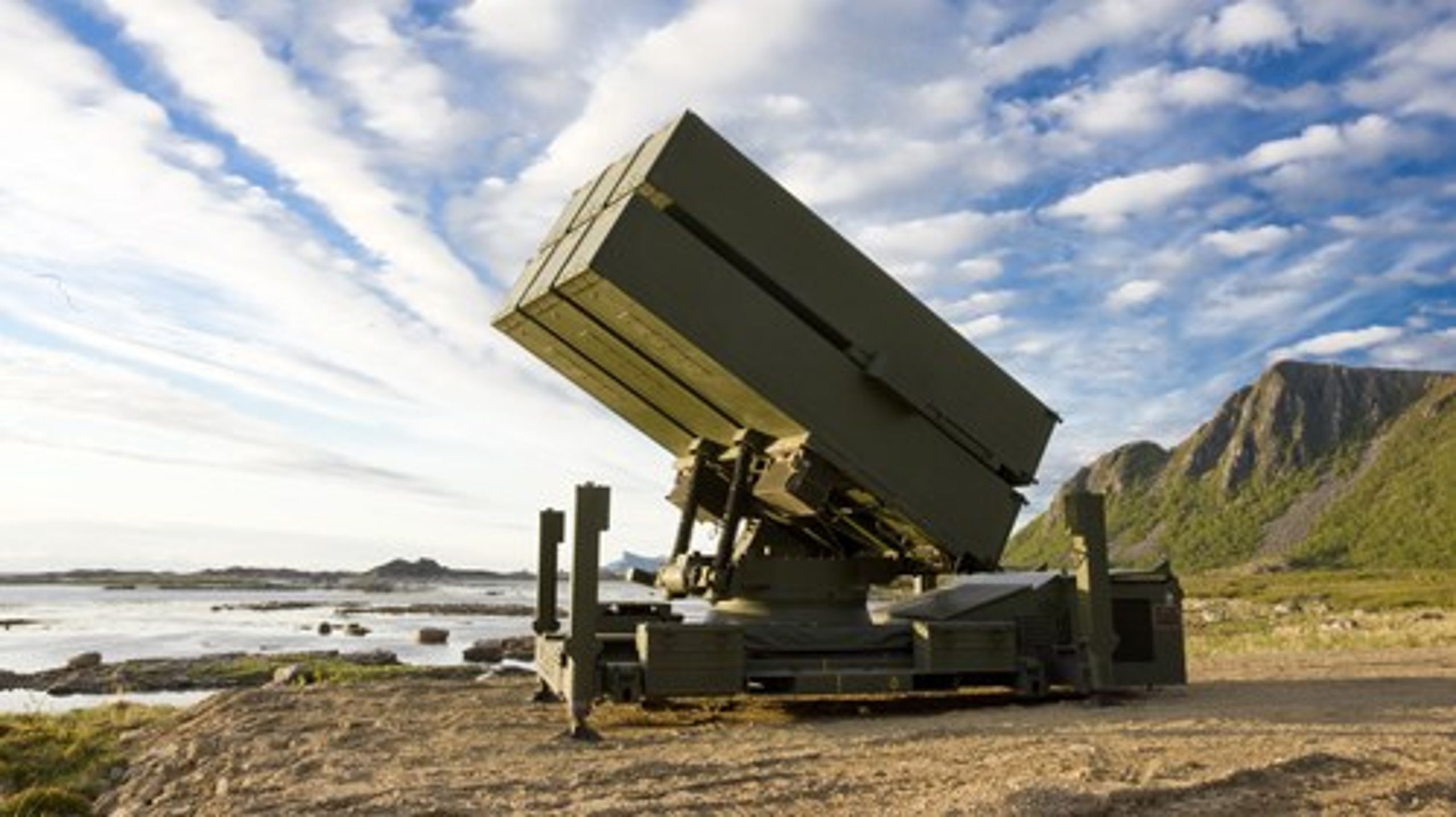 NASAMS-systemet fra norske Kongsberg er det eneste, der kan håndtere AMRAAM-missilerne fra amerikanske Raytheon.