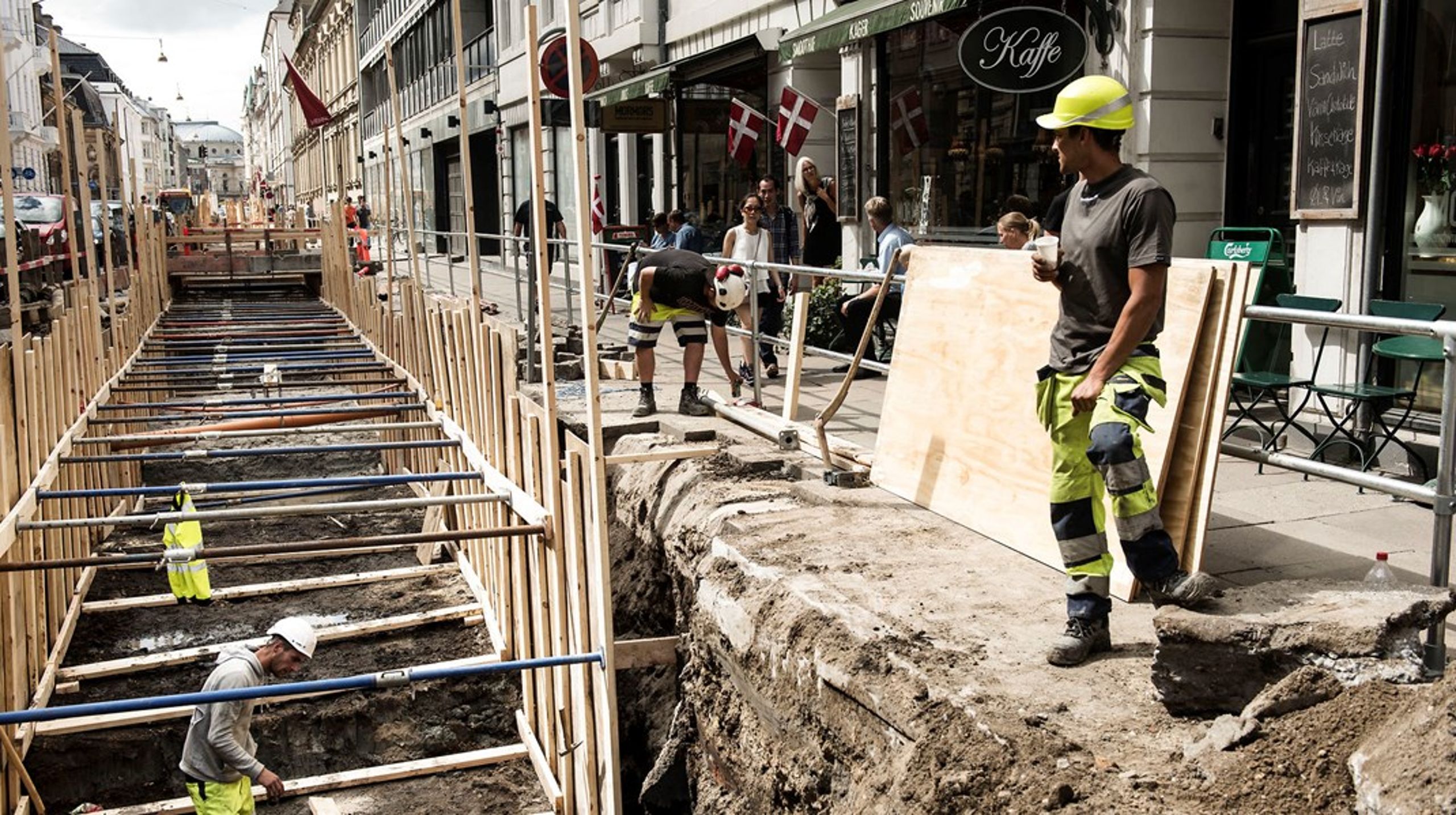I 2016 blev der gravet fjernvarme i Bredgade. I år skal hele belægningen i gaden skiftes - eller genoprettes.