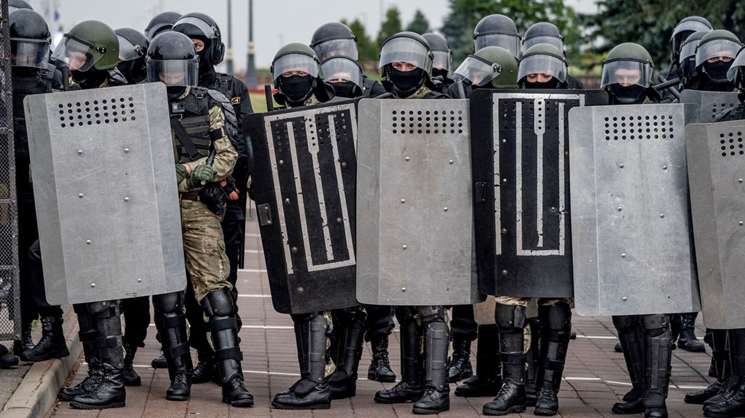Sidste år gik en kvart million belarussere på gaden for at protestere mod Aleksandr Lukasjenko, hvor de blev mødt af skarpladte soldater.<br><br><br><span><span><div></div><br></span><div></div></span>
