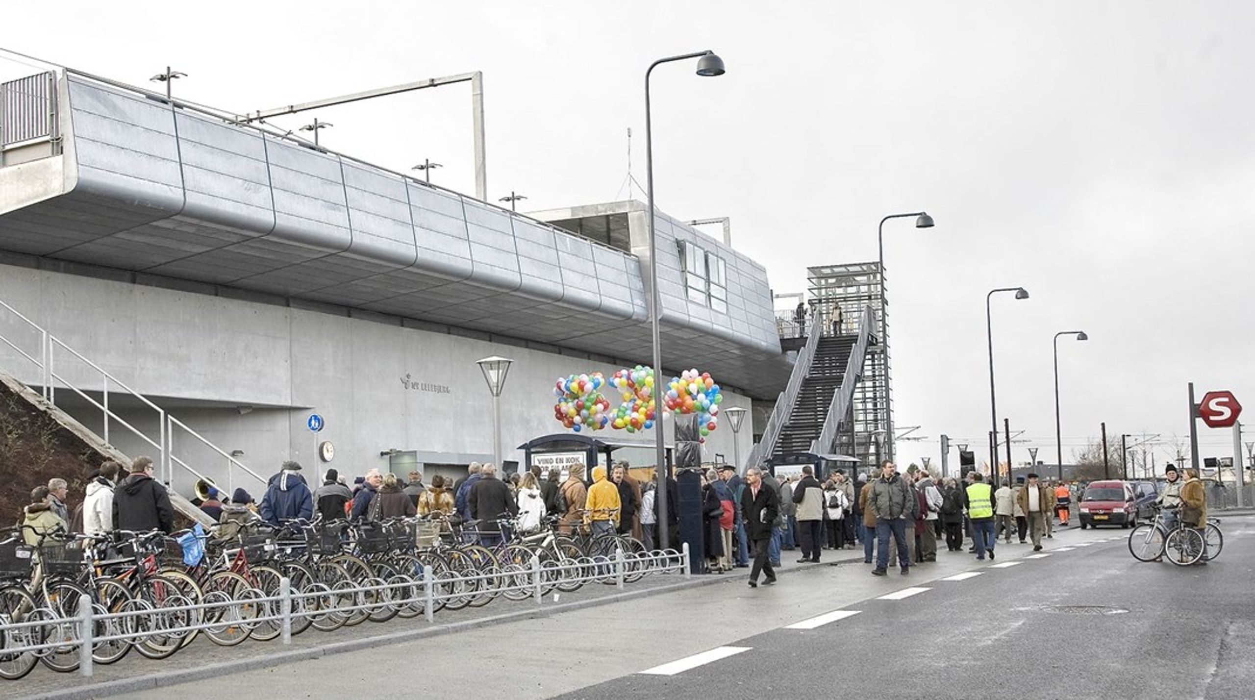 Ny Ellebjerg Station står til at blive et af landets helt store trafikale knudepunkter. Sådan så det ud i 2007, da man indviede Ringbanens endestation.