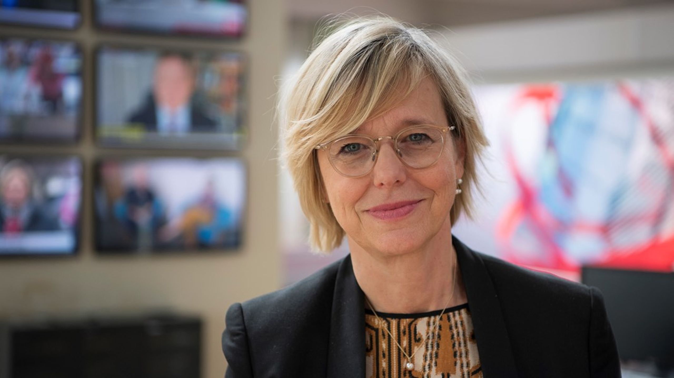 Nyhedsdirektør på TV 2, Ulla Pors, ser
techgiganternes nye nyhedsplatforme&nbsp;som "et meget farligt skridt i
retning af monopolisering af nyhedsstrømmen."