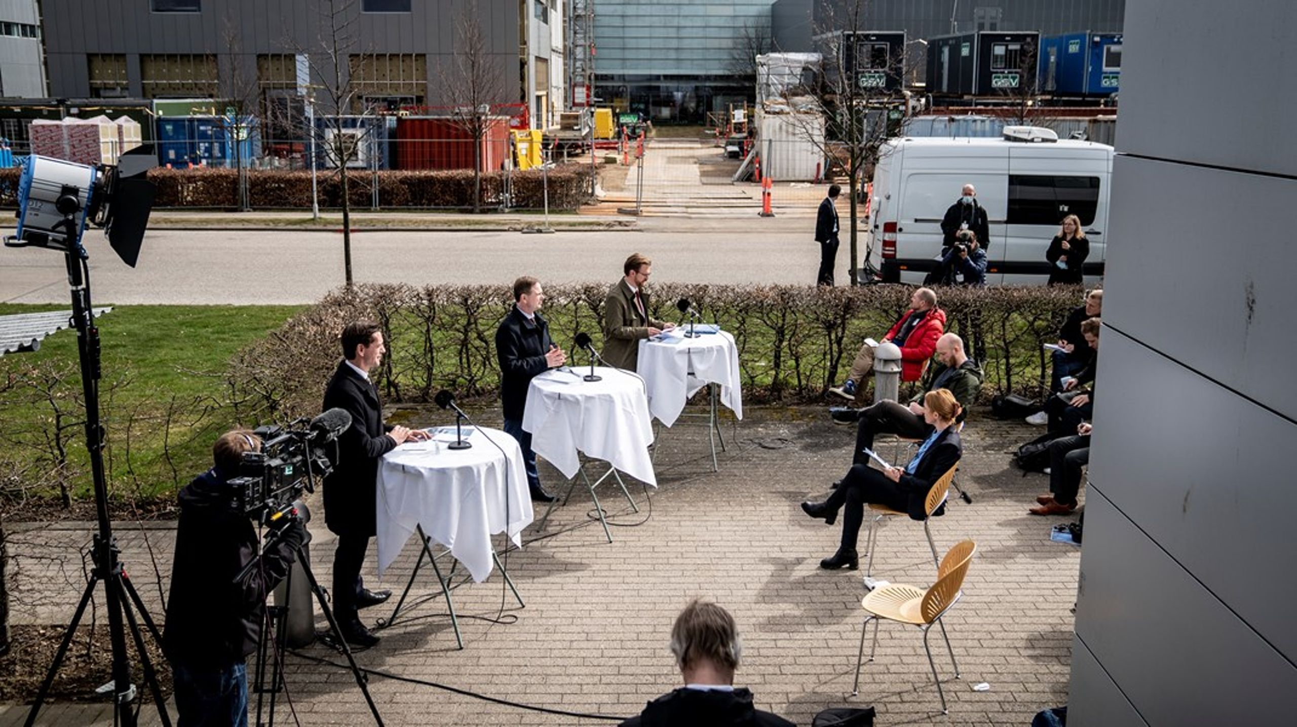 Finansminister Nicolai Wammen (S), transportminister Benny Engelbrecht (S) og indenrigs- og boligminister Kaare Dybvad Bek (S) holder pressemøde om regeringens nye plan for investeringer i dansk infrastruktur.<br>