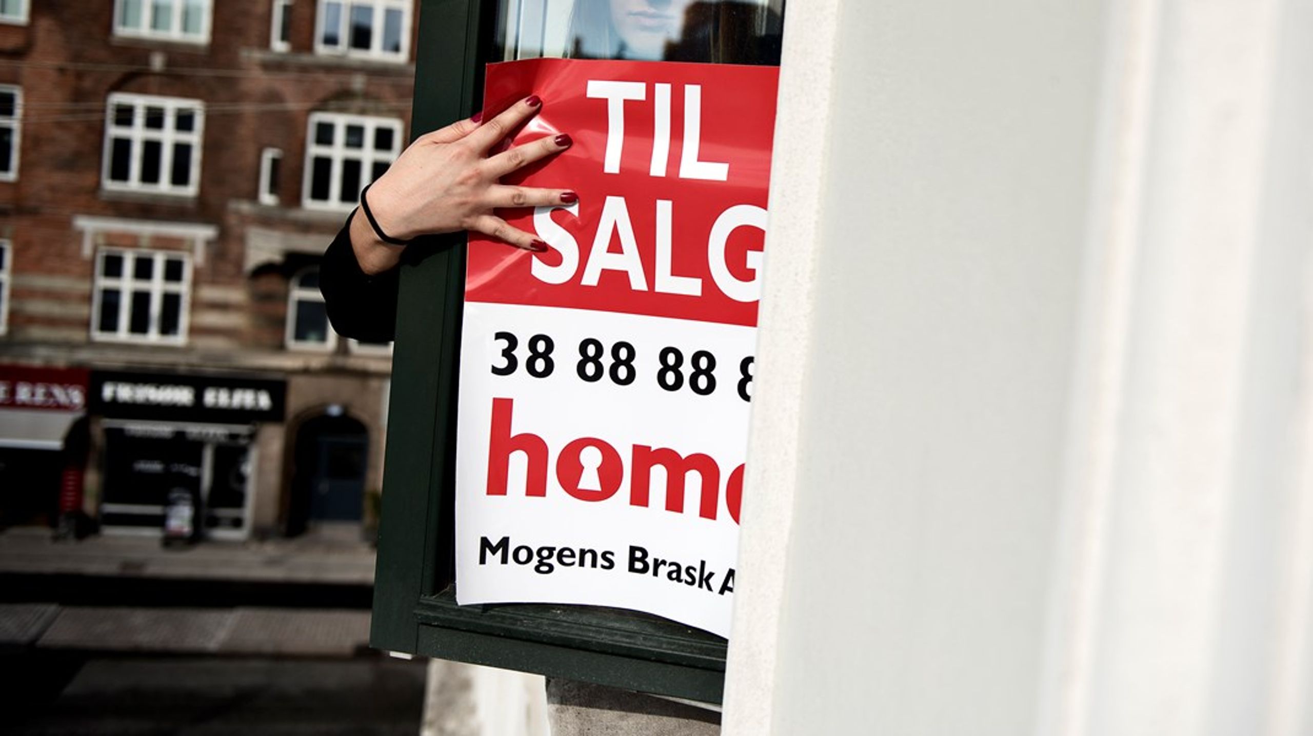 Priserne på huse og lejligheder stiger i Danmarks store byer. Det samme gør uligheden. Men den socialdemokratiske regering har ikke planer om indgreb på boligmarkedet.