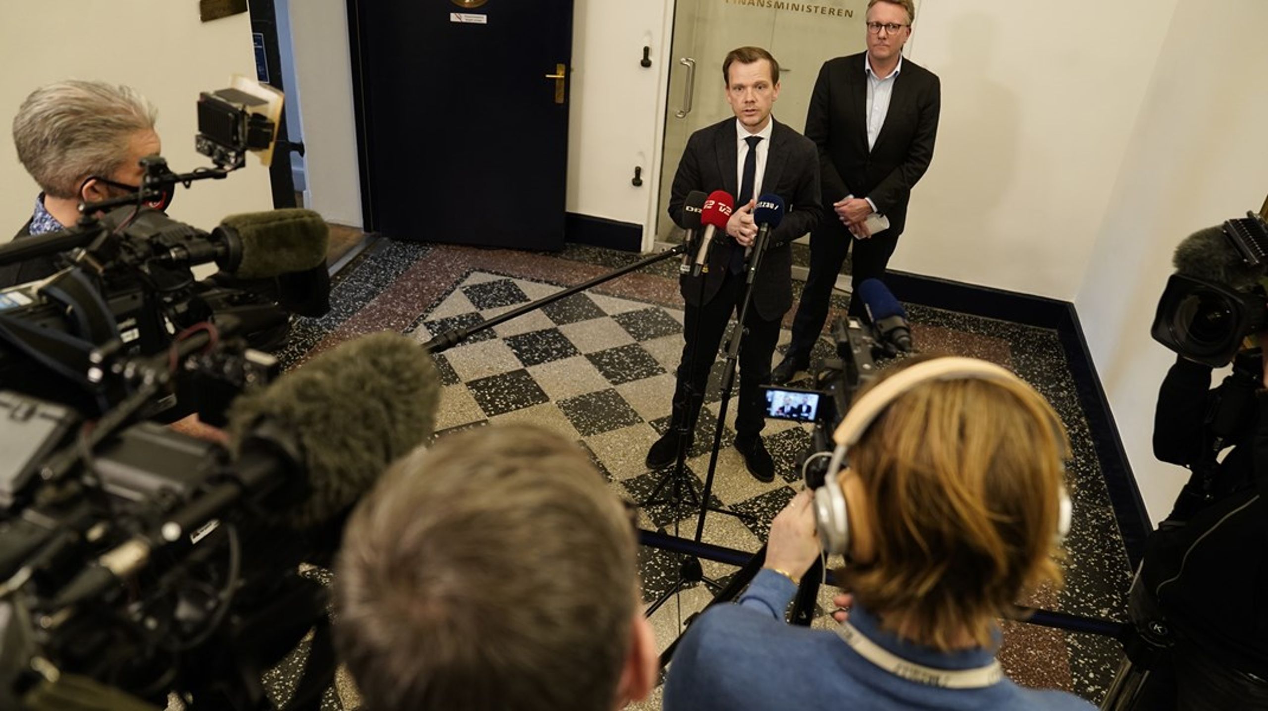 Fra 1. juni får&nbsp;beskæftigelsesminister Peter Hummelgaard (S) assistance på mediefronten med&nbsp;Mads Hersbøll i ryggen som ny pressechef.