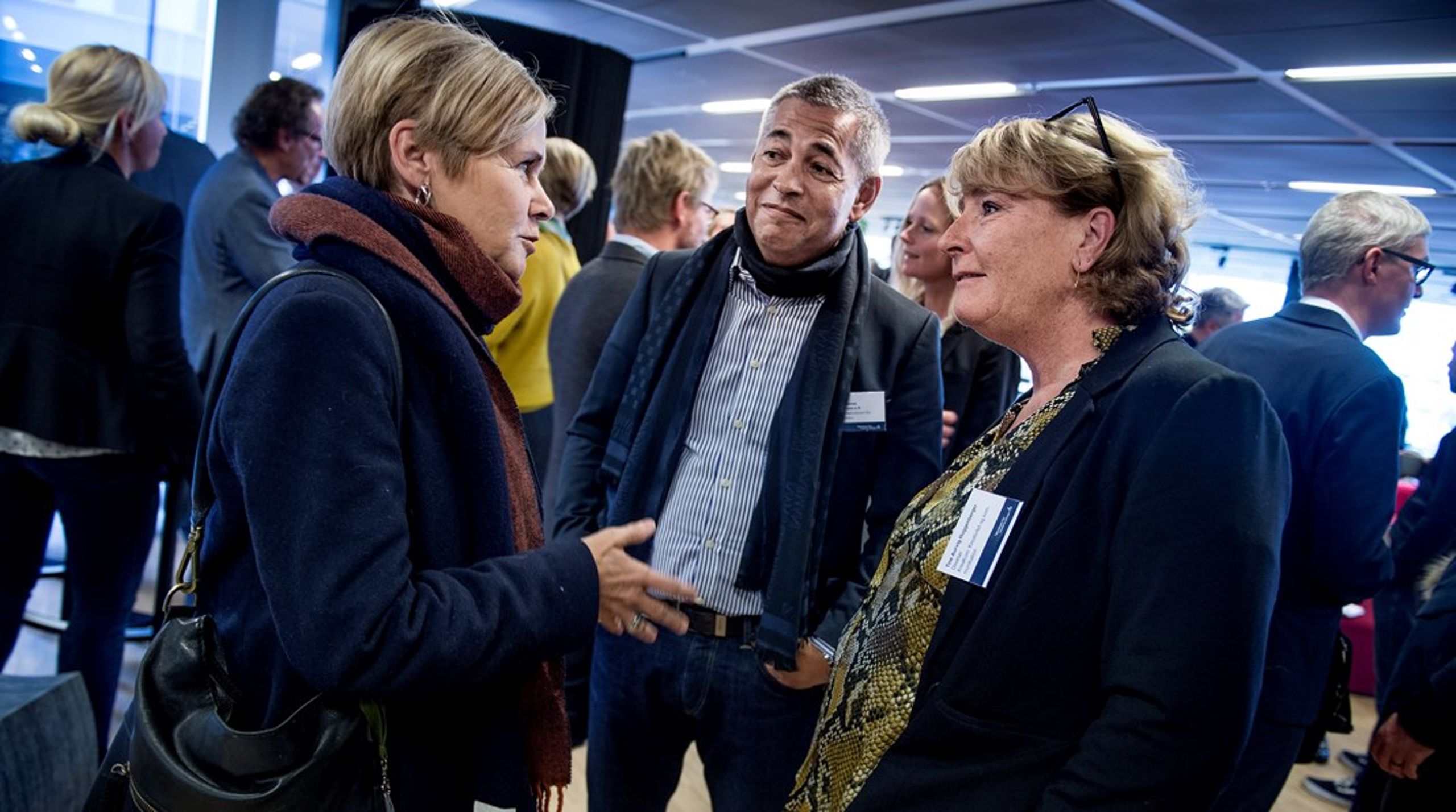 Tine Aurvig-Huggenberger har tidligere været medlem af Socialdemokratiets erhvervsklub. Her ses hun i 2018 i samtale med daværende kulturminister Mette Bock (LA) og DR's tidligere generaldirektør Kenneth Plummer.