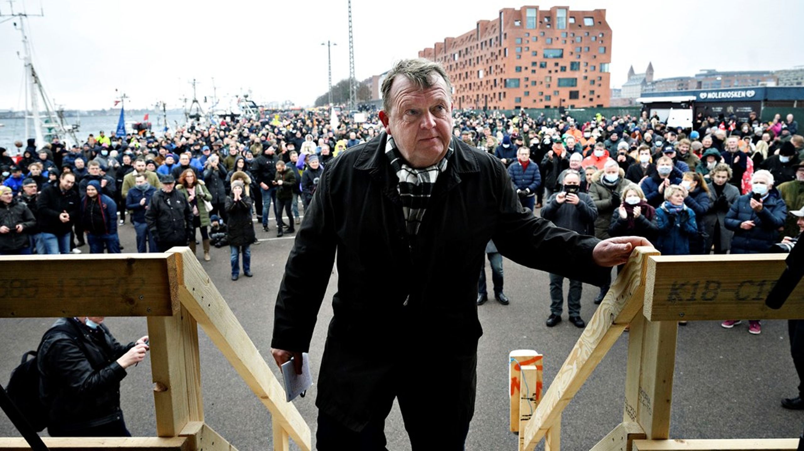 Lars Løkke Rasmussen på vej på talerstolen under grundlovsdemonstrationerne som følge af minksagen i efteråret. Nu er han på vej med et nyt parti.