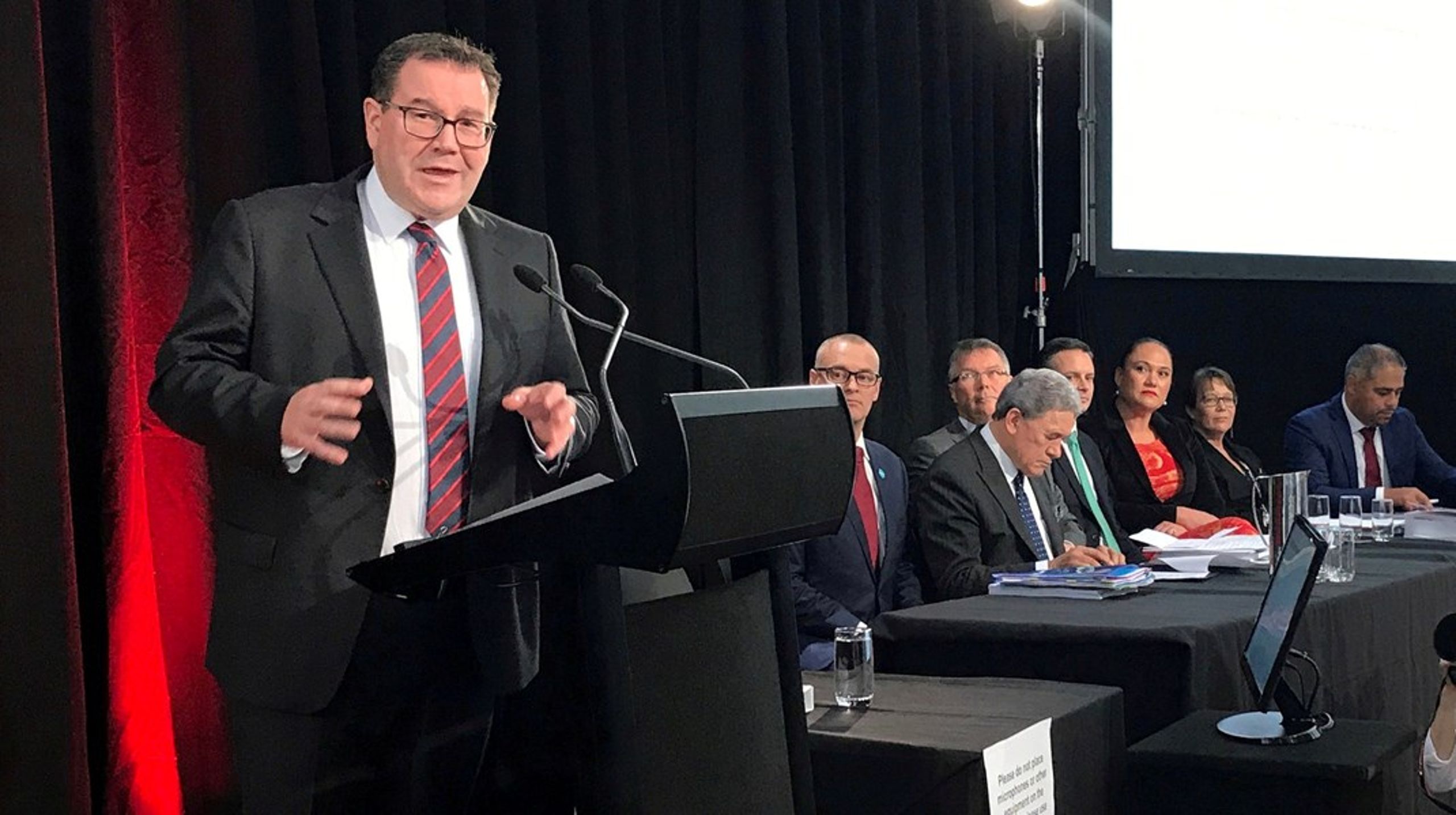 New Zealands finansminister, Grant Robertson, har&nbsp;fået radikale beføjelser til at kunne fastsætte lånerestriktioner, som skal tøjle de stigende boligpriser, skriver forsker Michael Rehm.<br>