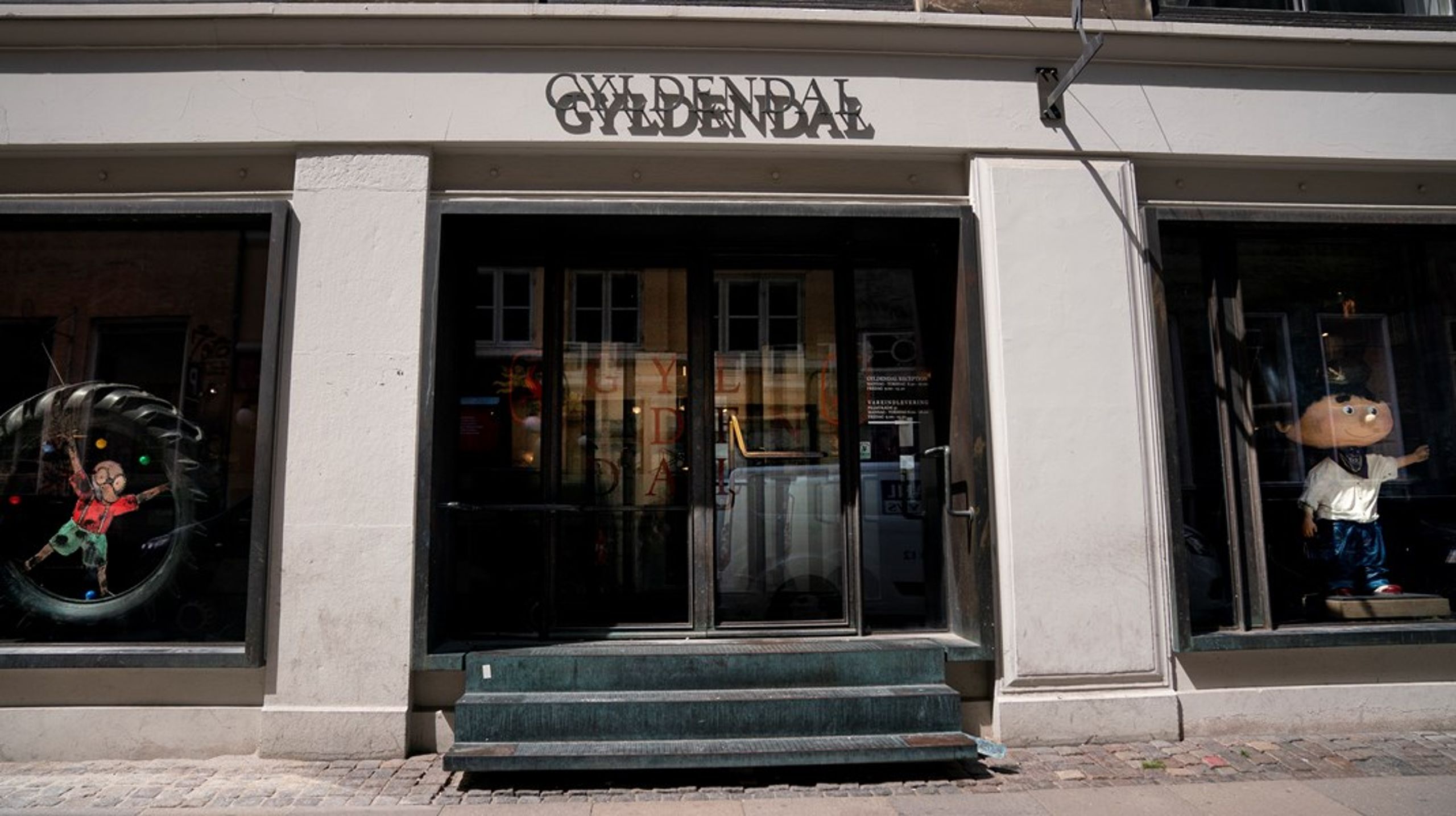 Forlaget Gyldendal leder efter en ny direktør for forlaget, efter Bjarne Ponikowski forlader forlaget.
