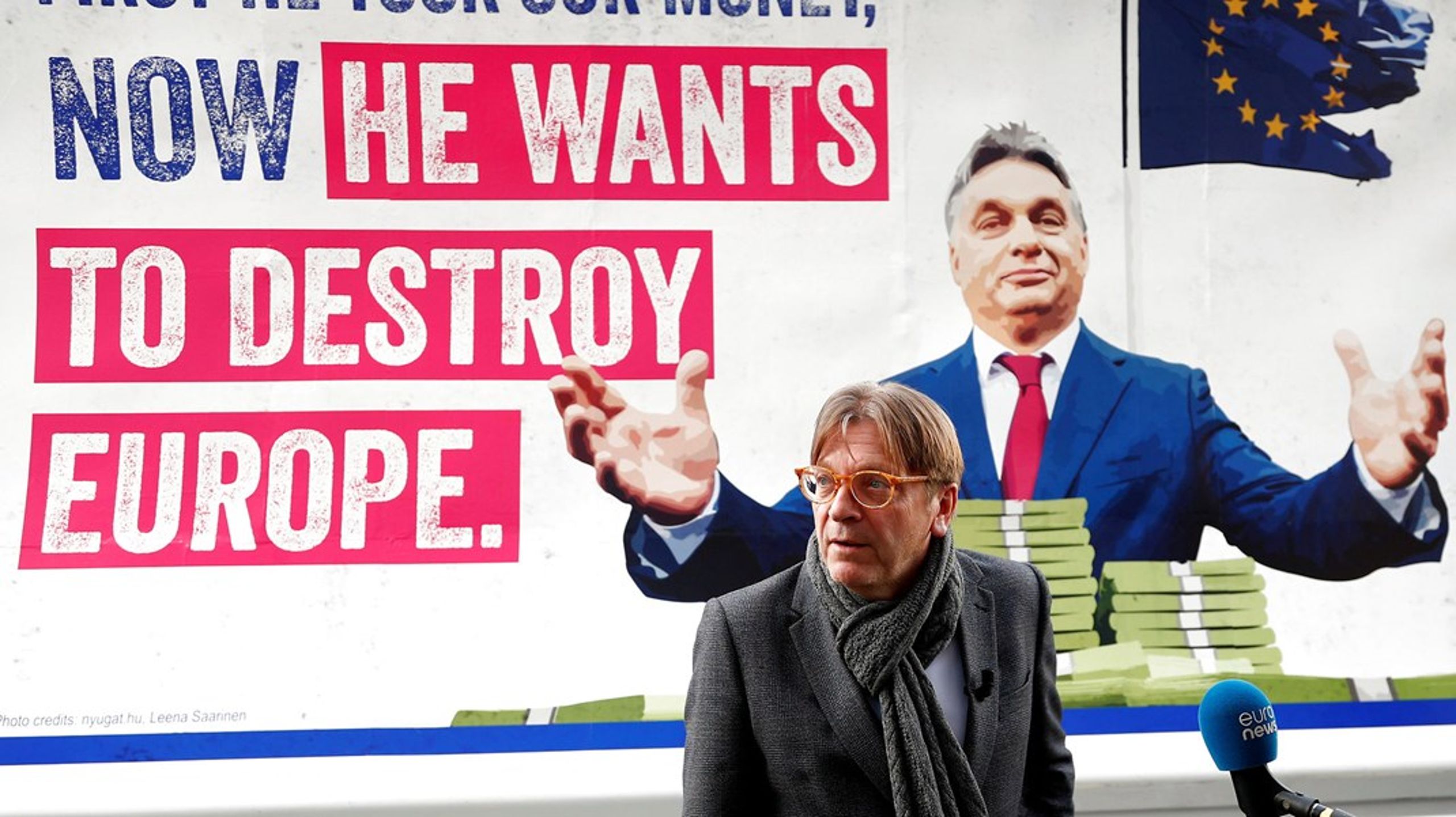 Den daværende liberale gruppeleder, Guy Verhofstadt, blæste til kamp mod Viktor Orbán, da Europa-Parlamentet i 2018 anklagede Ungarn for demokratibrud. Nu har EU-Domstolen givet parlamentet ret.