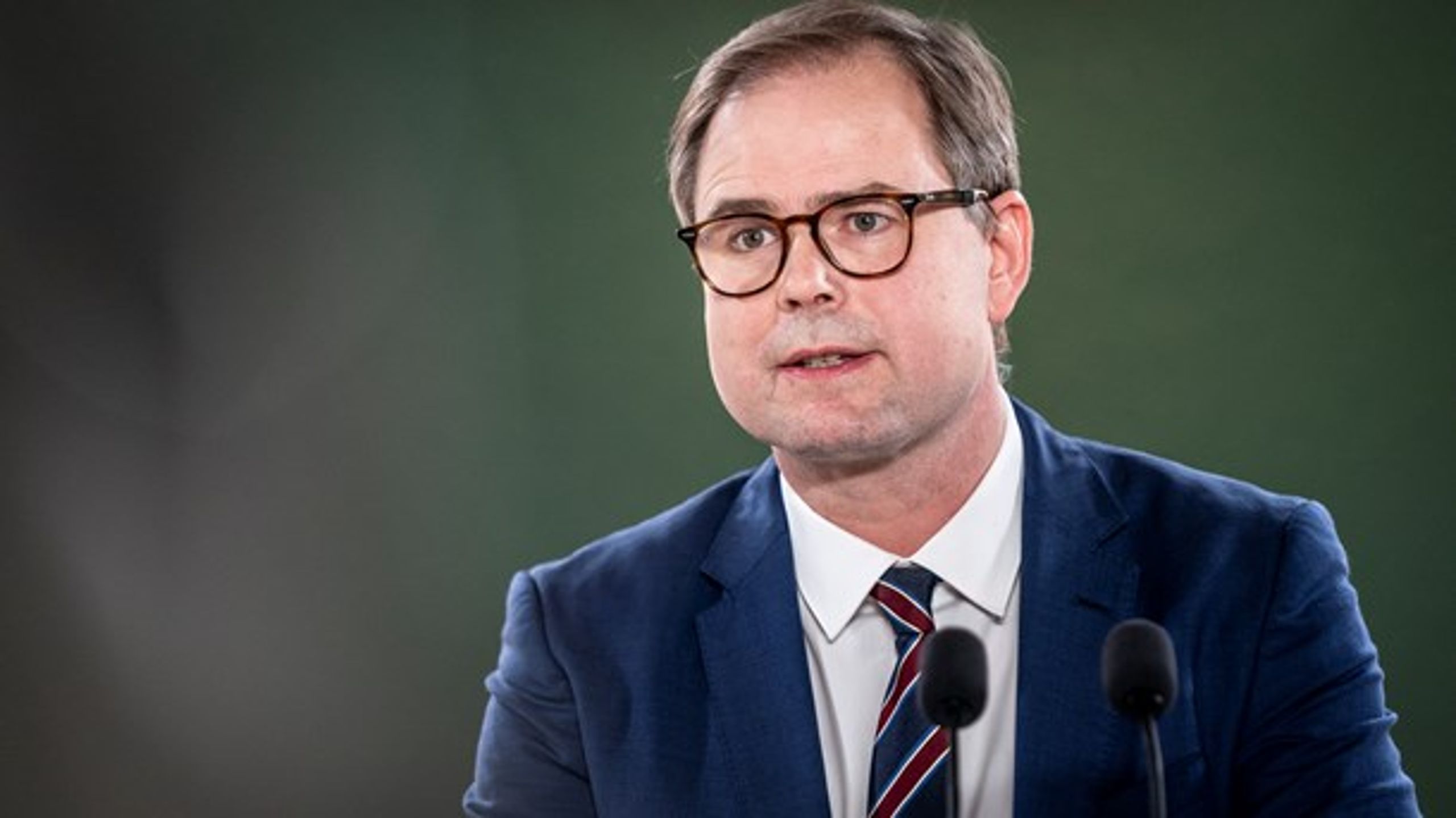 Nicolai Wammen (S) skal stå fast i forhandlingerne med regioner og kommuner, mener DI.