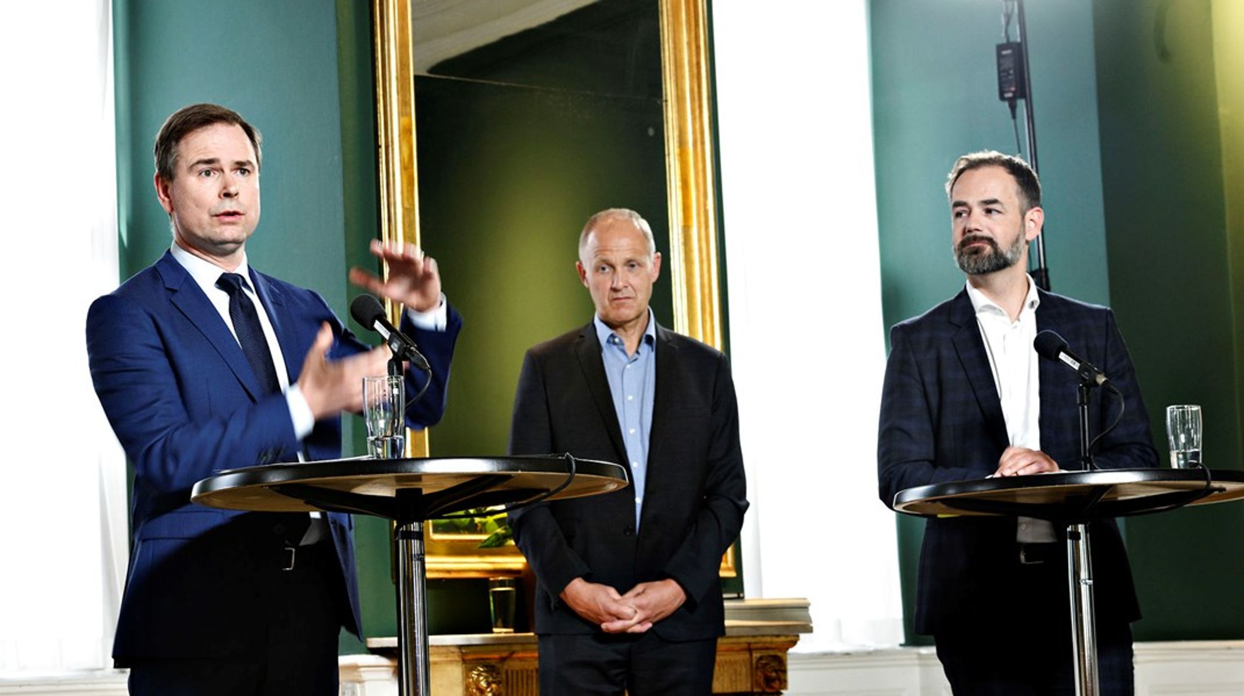 Finansminister Nicolai Wammen (S) indgik tirsdag aften en aftale om næste års kommunale økonomi med KL-formand Jacob Bundsgaard.
