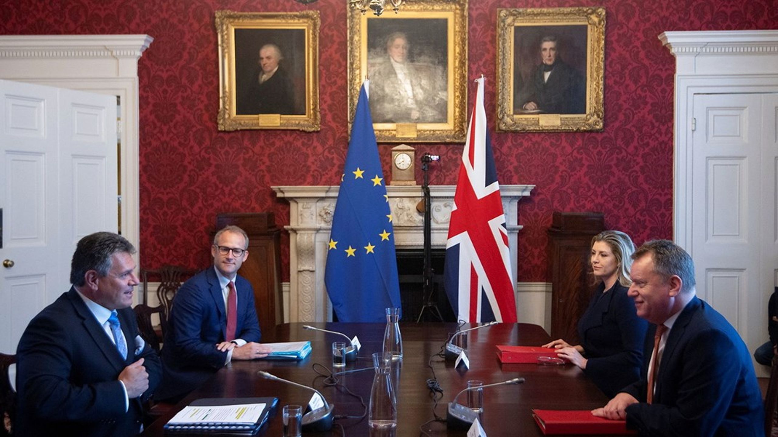 EU-kommissær&nbsp;Maroš Šefčovič (t.h.) til mødet med sit britiske modstykker, David Frost (t.h.). Et møde, der kunne være gået bedre.