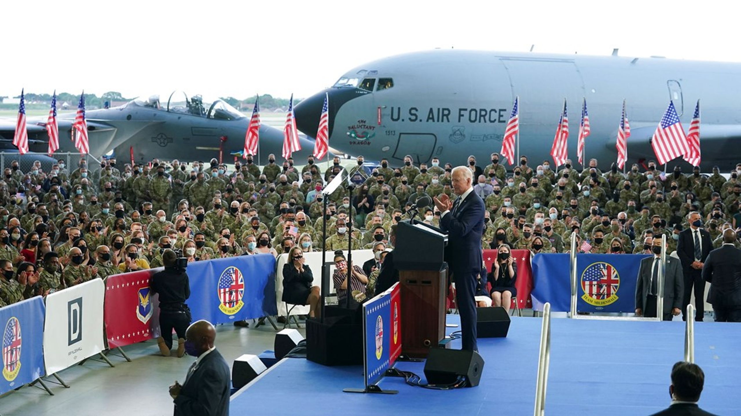Onsdag aften landede præsident Biden på den amerikanske militærbase Mildenhall i Suffolk, Storbritannien, hvor han holdt en tale for soldaterne.