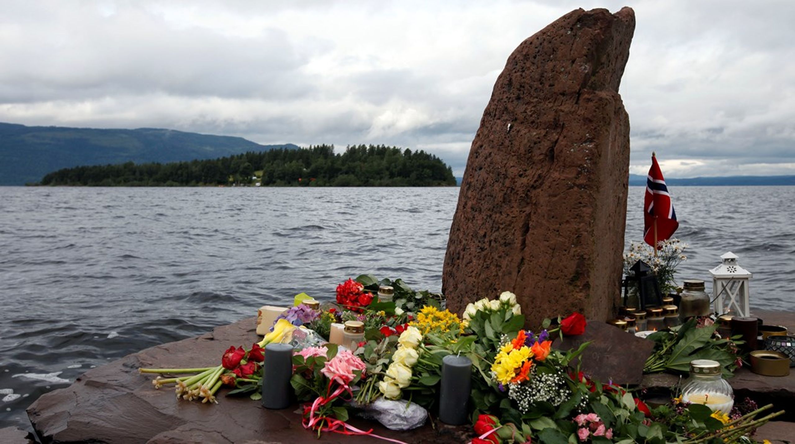 Ti år efter må vi konstatere, at Anders Bering Breivik har
fået følgeskab af andre højreekstremistiske terrorister rundt om i verden, skriver Lisbeth Knudsen.