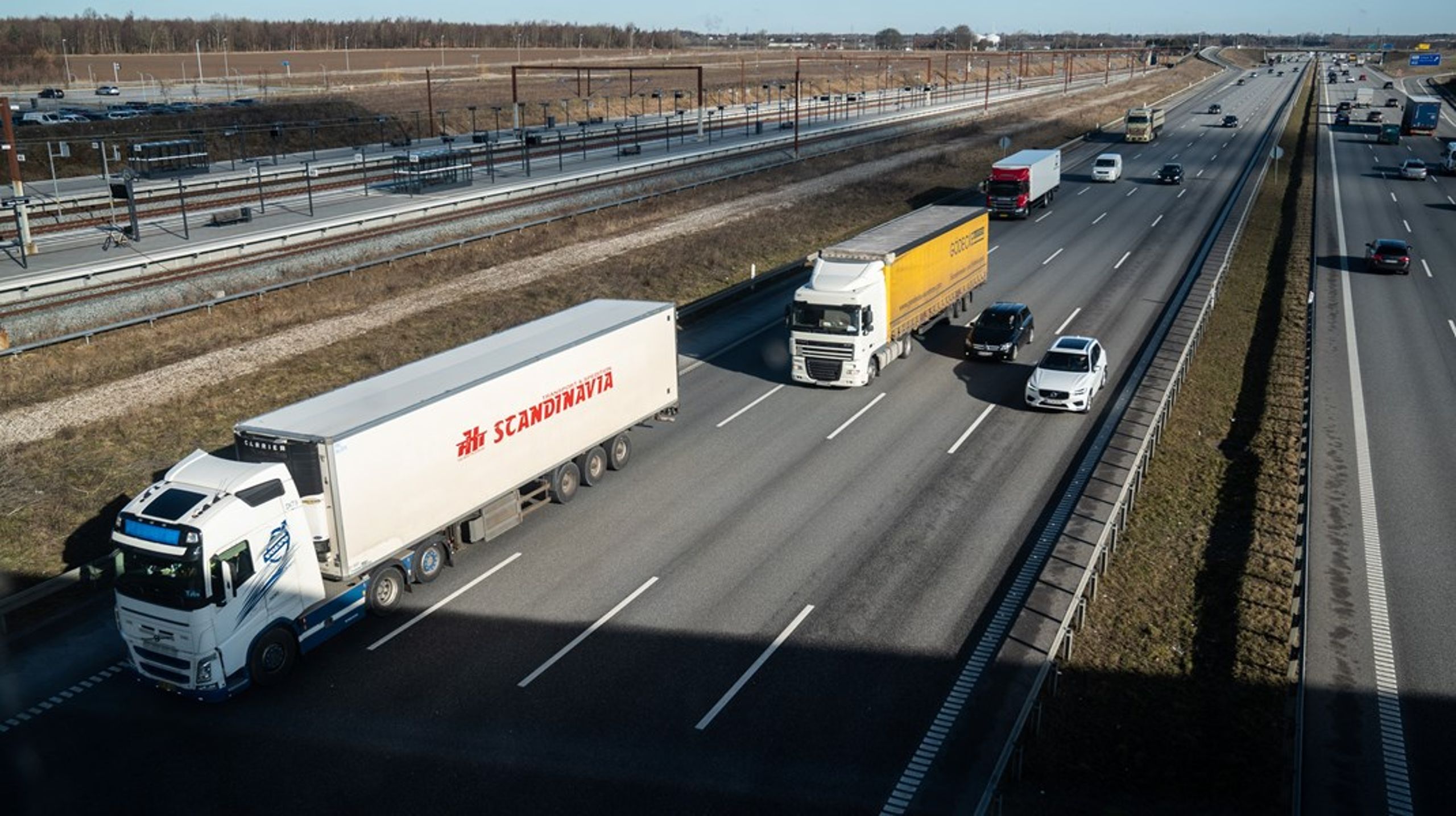 Reglerne
gør cabotagekørsel så besværlig, at udenlandske vognmænd helt siger nej til at
tage varer med på tilbagevejen, når de har leveret varer i Danmark, skriver Martin Aabak.