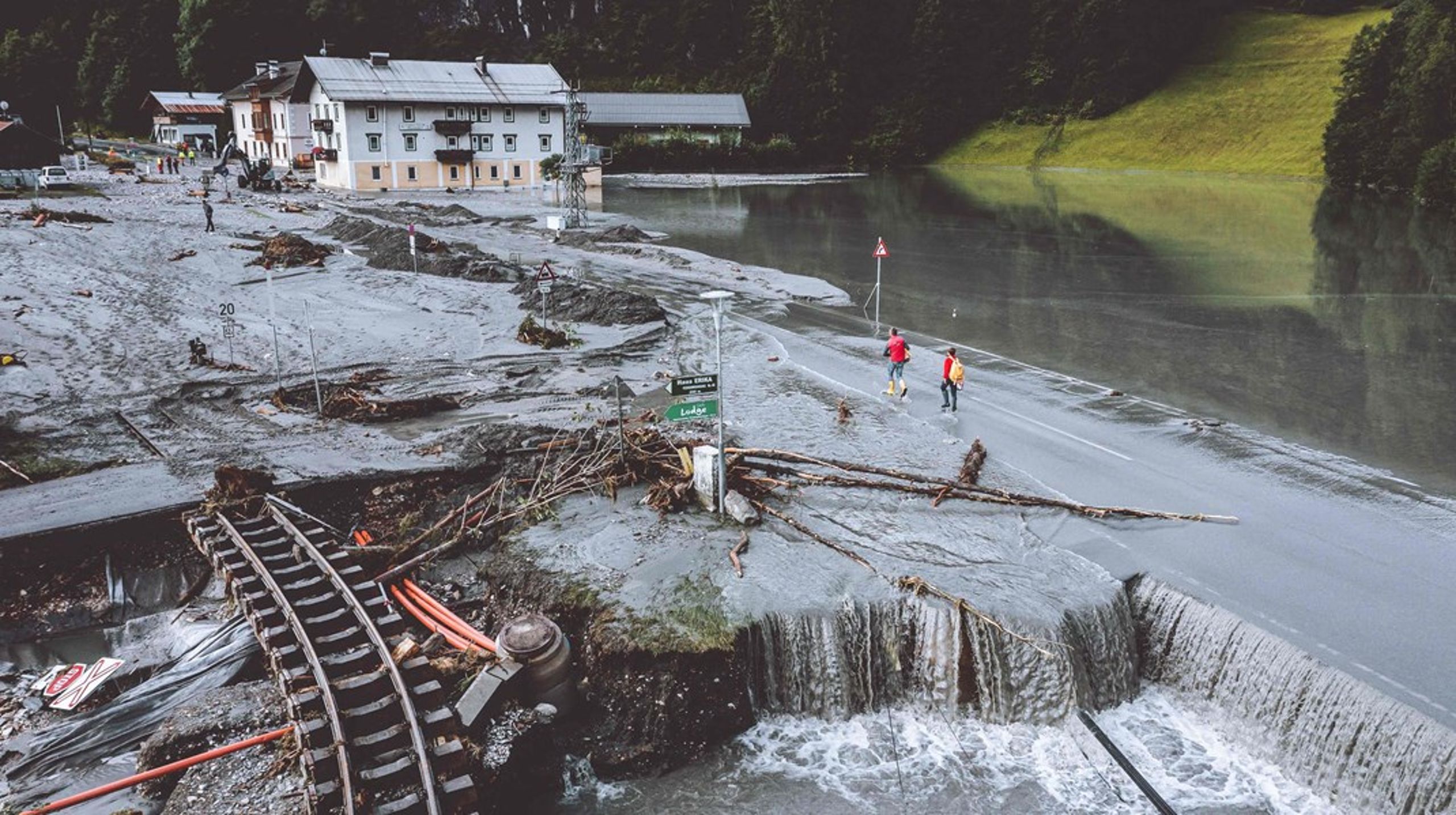 De katastrofale oversvømmelser i juli understregede behovet for en progressiv tysk klimapolitik, men komplicerer også klimakampen for nogen, skriver Anne Sina og Nora Sina.&nbsp;
