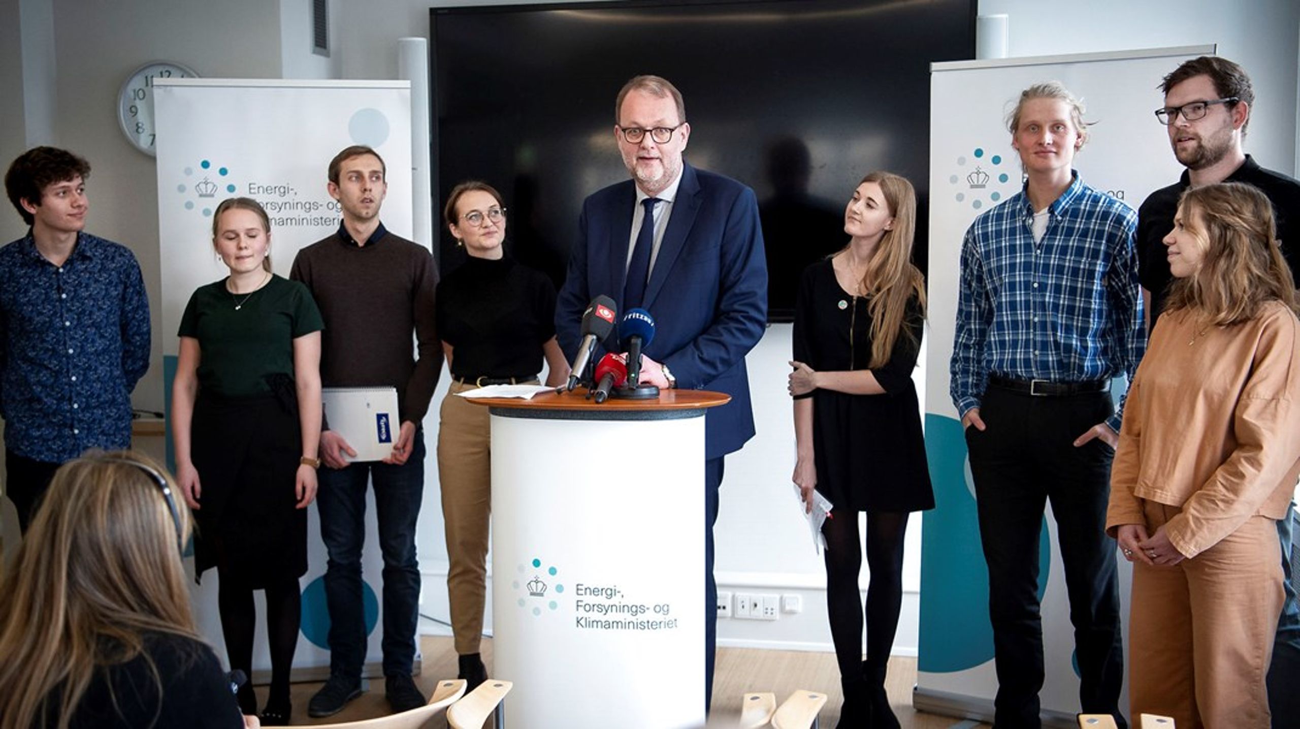 Daværende klimaminister Lars Chr. Lilleholt (V) og de første medlemmer af Ungeklimarådet, da rådet blev præsenteret i marts 2019.&nbsp;