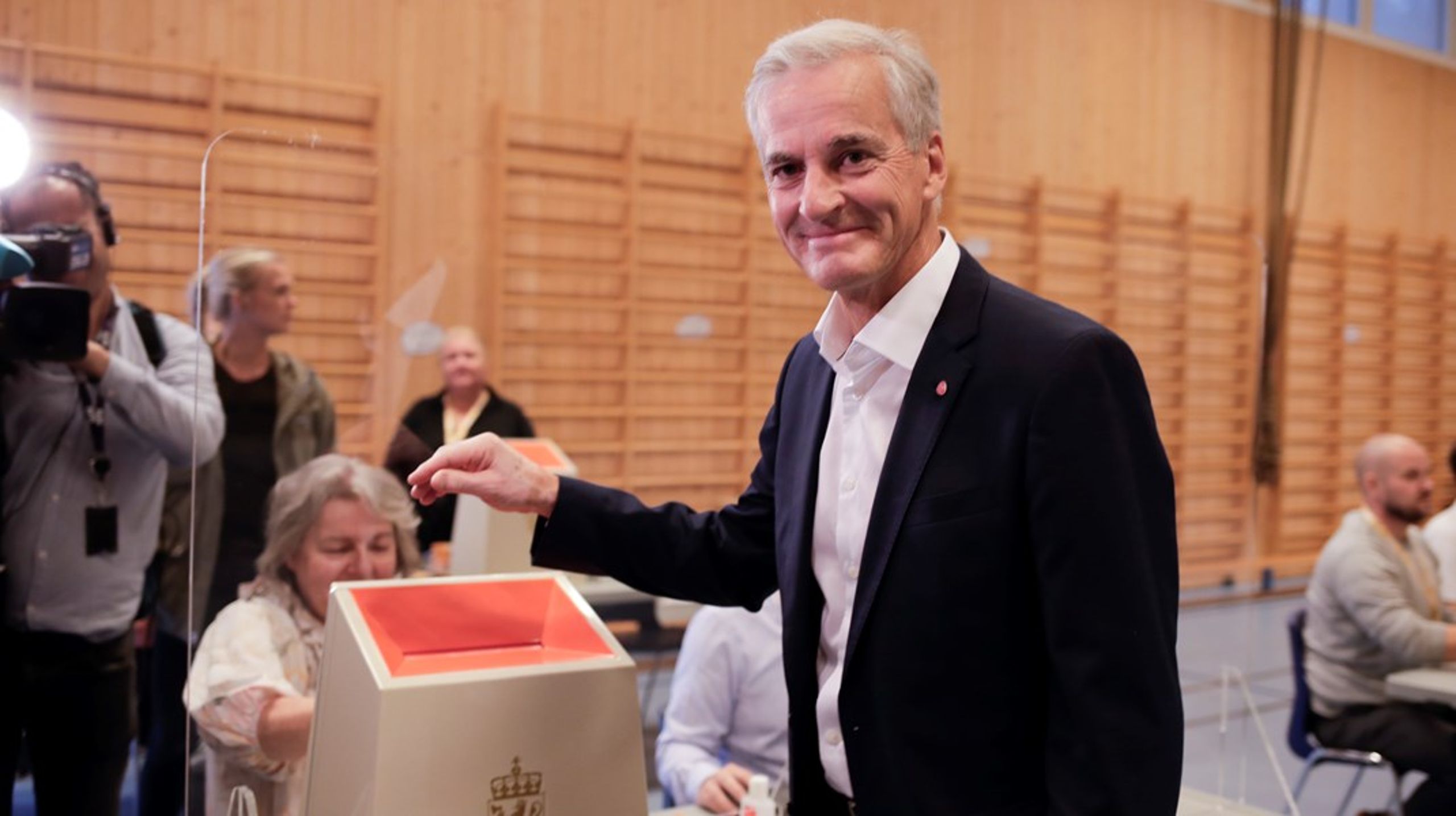 Fremgang til andre partier på venstrefløjen kan måske gøre&nbsp;Arbejderpartiets formand Jonas Gahr Støre til statsminister i Norge efter stortingsvalget mandag.