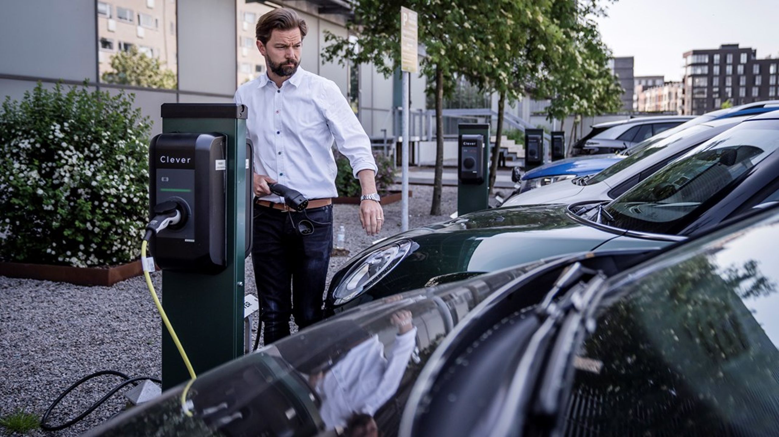 Clever kan med nye softwaresystemer tilbyde deres kunder at lade elbilen op,&nbsp;når strømproduktionen er grønnest.&nbsp;