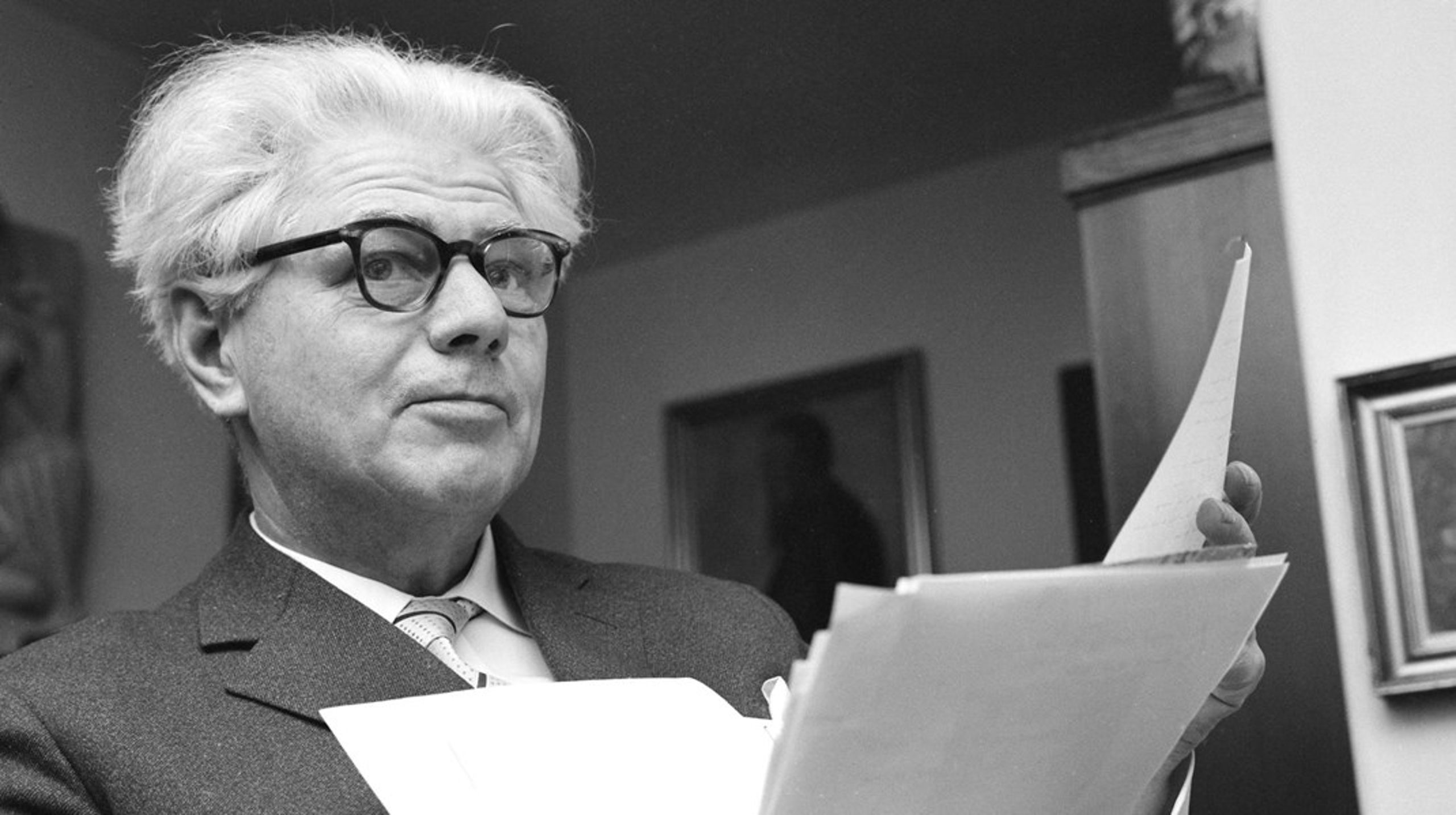 Viggo Kampmann udnævner i 1961 Julius Bomholt&nbsp;til kulturminister. I nogle få, men dynamiske år, skaber Bomholt grundlaget for den kulturpolitik, der føres i Danmark den dag i dag, skriver Niels Frid-Nielsen.