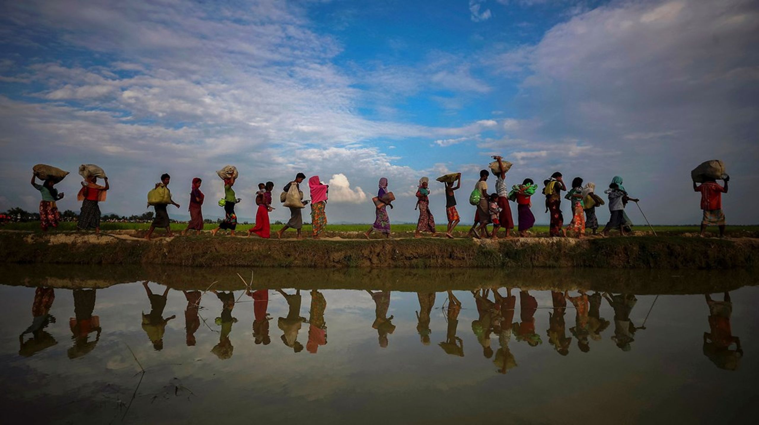 Vi ser overalt i verden, at den demokratiske udvikling går baglæns. Som for eksempel rohingyaerne i Myanmar, skriver Katarina Ammitzbøll.