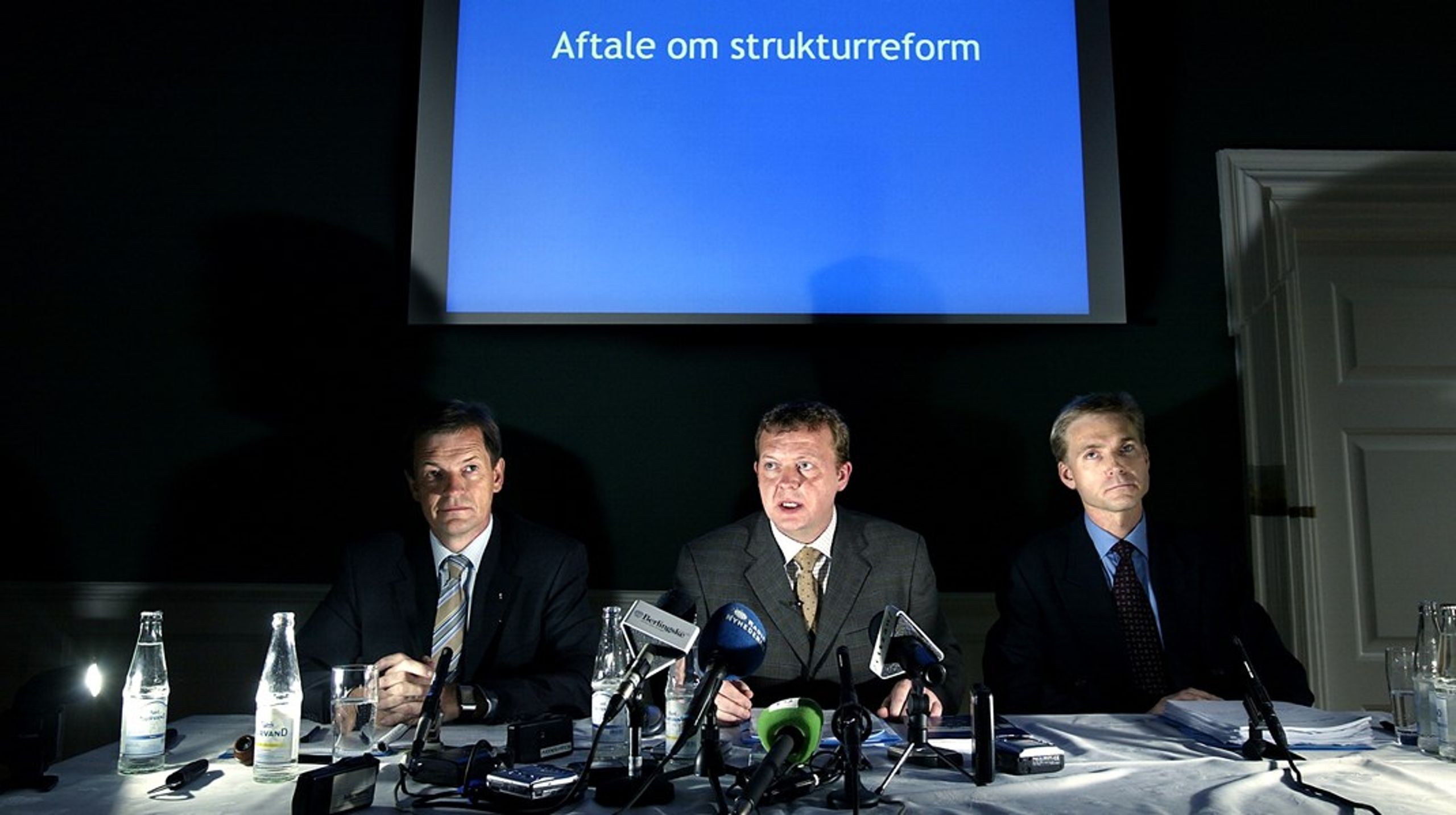 Venstre, Konservative og Dansk Folkeparti indgik 24. juni 2004 aftalen om strukturreformen, som sammenlagde 271 kommuner til 98 og erstattede 13 amter med 5 regioner.