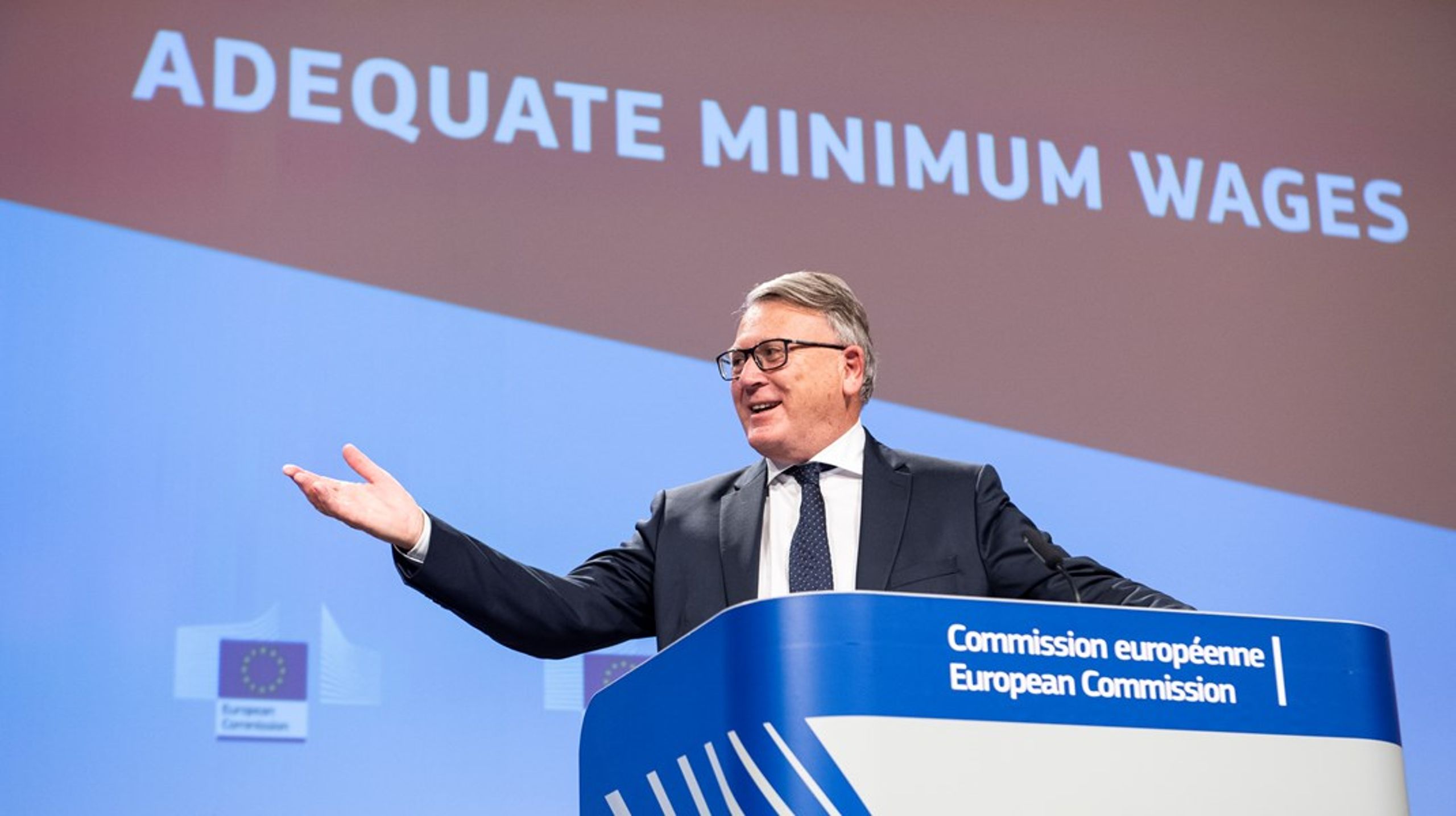 En glad beskæftigelseskommissær, Nicolas Schmit, fremlægger sit forslag om europæisk mindsteløn. Det er ét af de forslag, som i DA's øjne truer den danske arbejdsmarkedsmodel.
