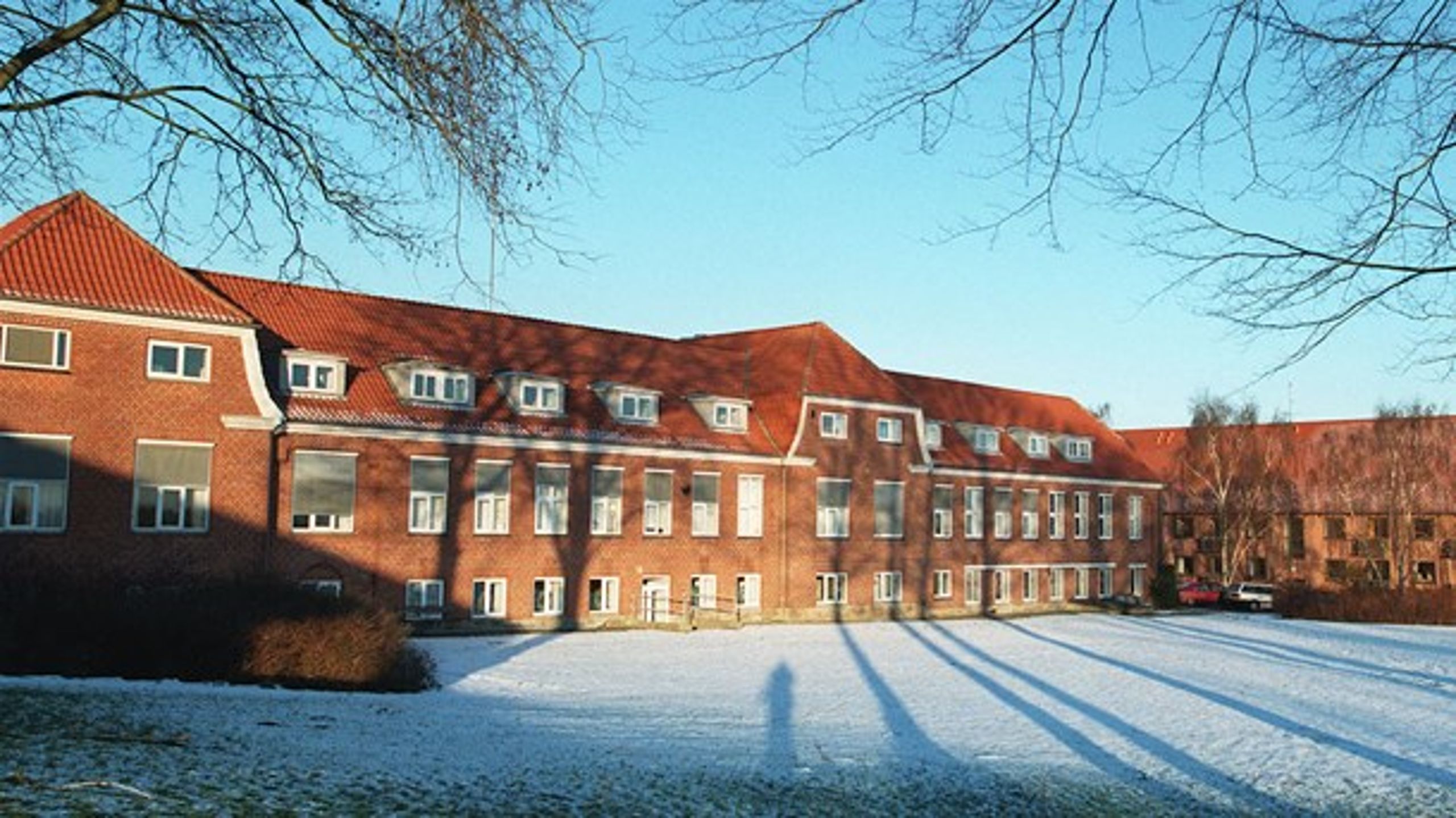 Regeringen vil fremlægge et udspil til etableringen af en række nærhospitaler, som for eksempel kan placeres i nedlagte sygehuses gamle bygninger. Her er det Brovst Sygehus, som lukkede i 2007.
