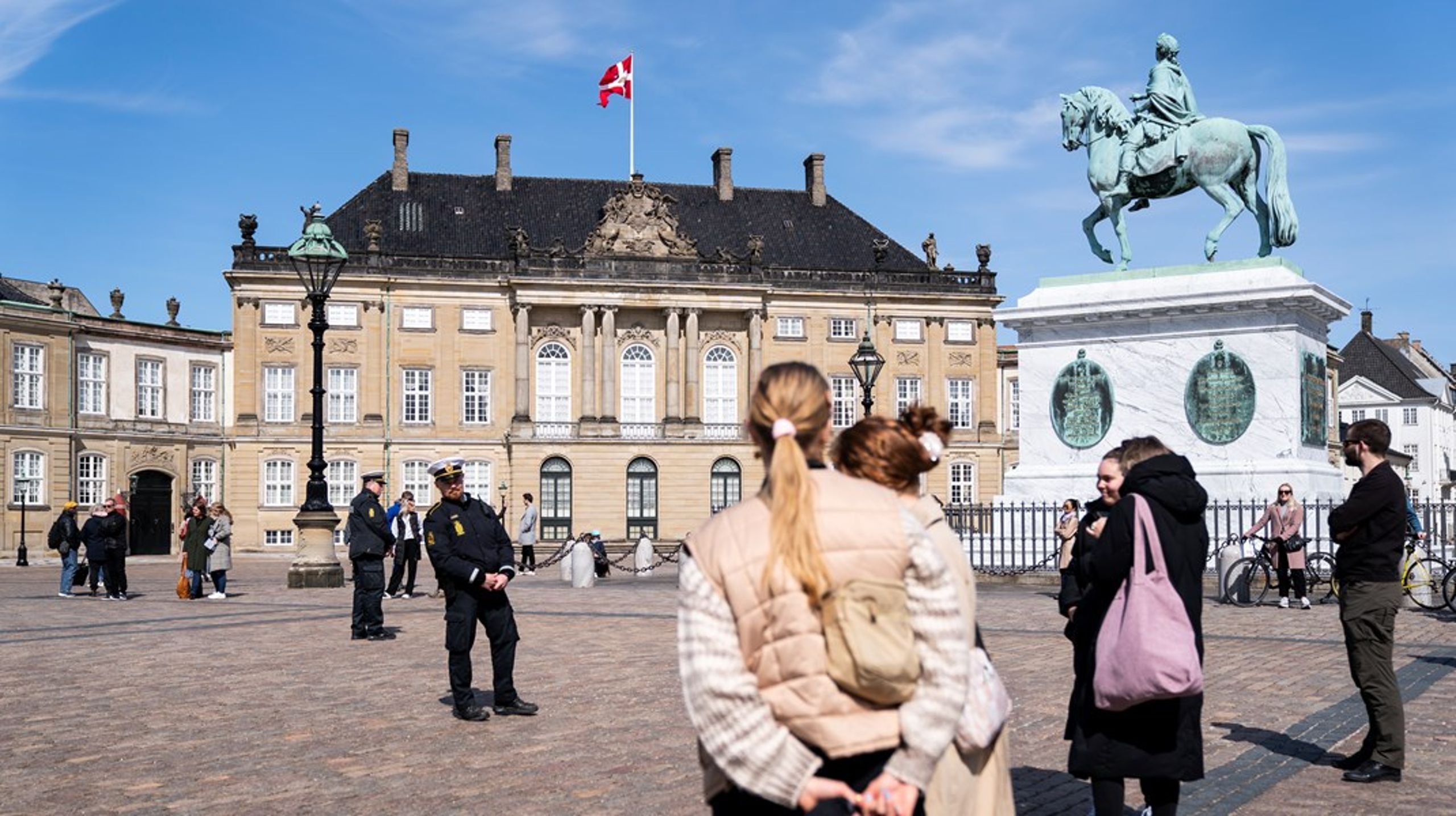 Terrorsikringen ved Amalienborg Slotsplads skal sørge for, at biler og andre køretøjer ikke har adgang til pladsen, når der er store forsamlinger af mennesker.