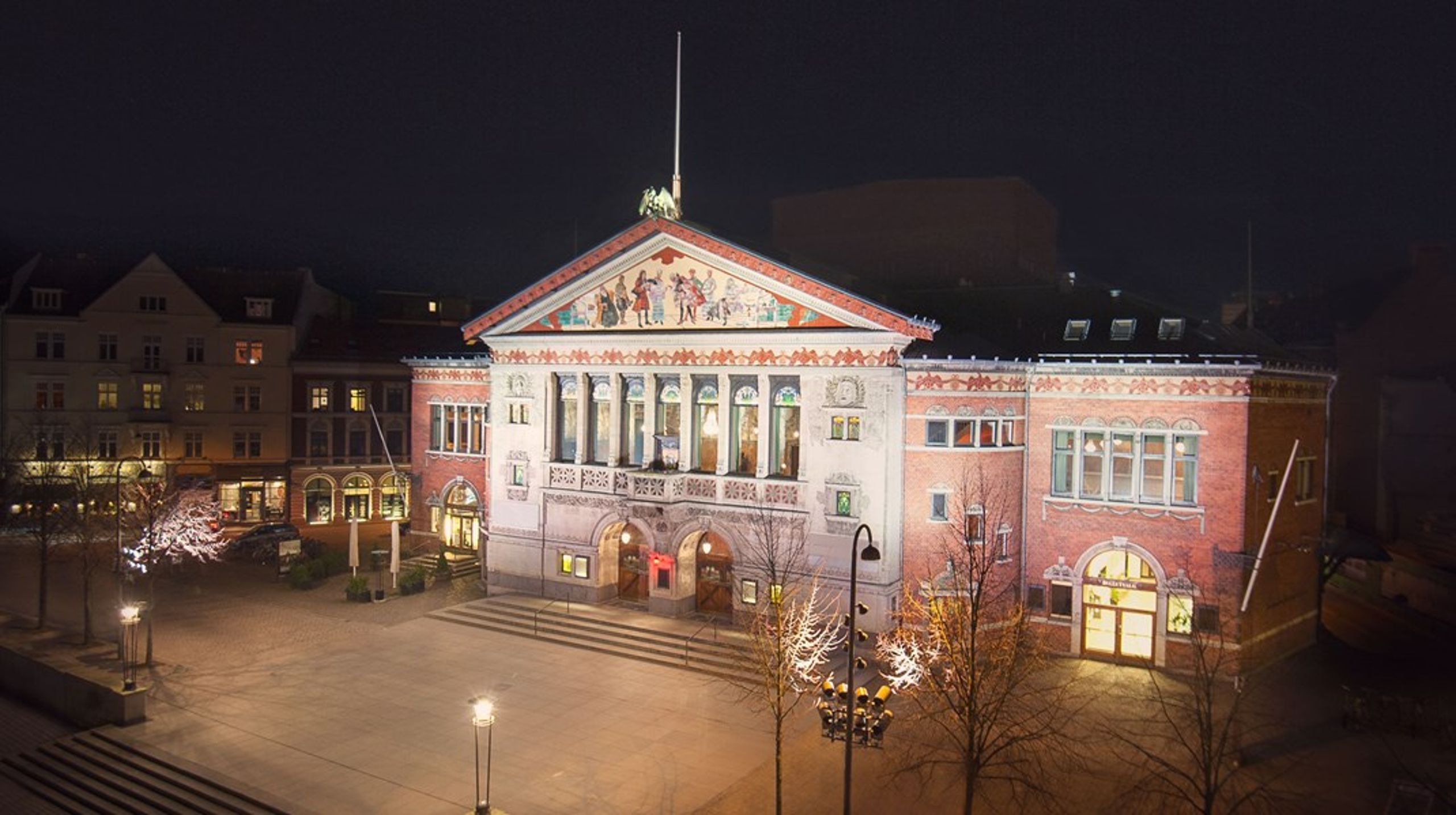 Aarhus Teater er et af de teatre, der har underskrevet initiativet fra Dansk Teater og Bæredygtig Scenekunst NU, og de har arbejdet strategisk med bæredygtighed siden 2017.