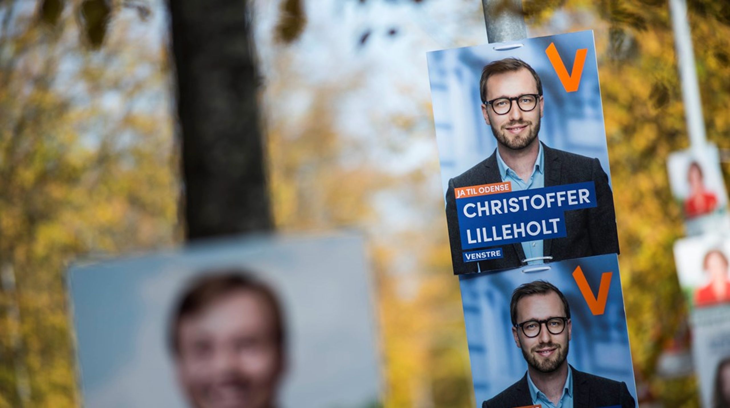 Venstres unge borgmesterhåb i Odense, Christoffer Lilleholt, har i oktober nydt glæde af mere medieomtale end den socialdemokratiske borgmester.