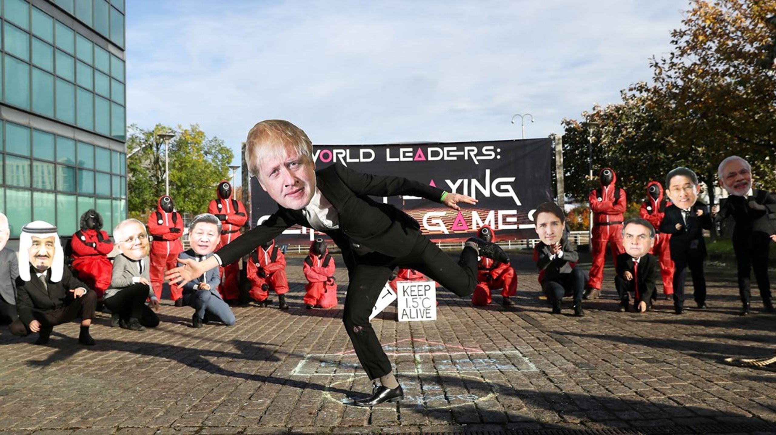 Klima-aktivister med masker af Boris Johnson og andre ledere demonstrerer ved FN's klimakonference i Glasgow, Skotland.&nbsp;