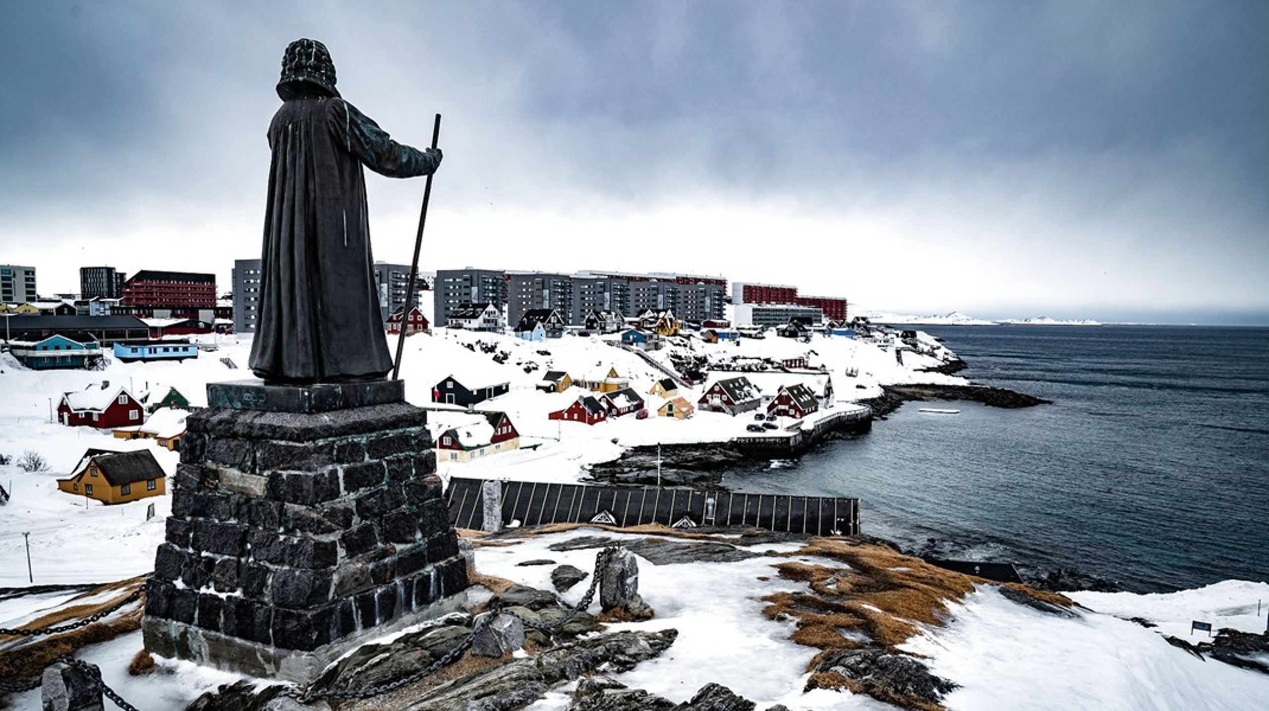Statue af Hans Egede i Nuuk.