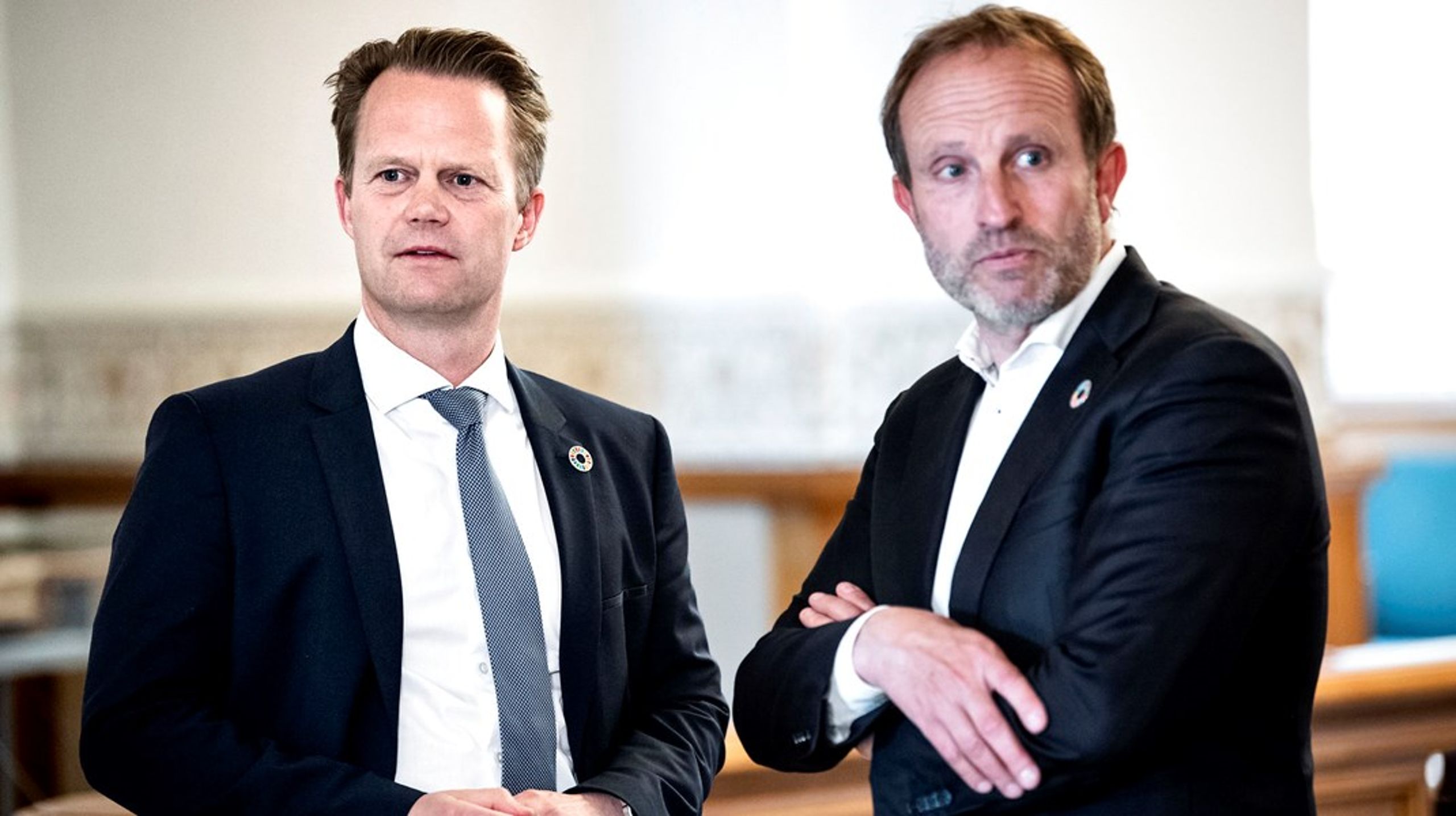 Udenrigsordfører Martin Lidegaard (R) anerkender, at regeringen og udenrigsminister Jeppe Kofod (S) har stoppet nedskæringen af Udenrigstjenesten, men det er ikke nok, mener Radikale Venstre.