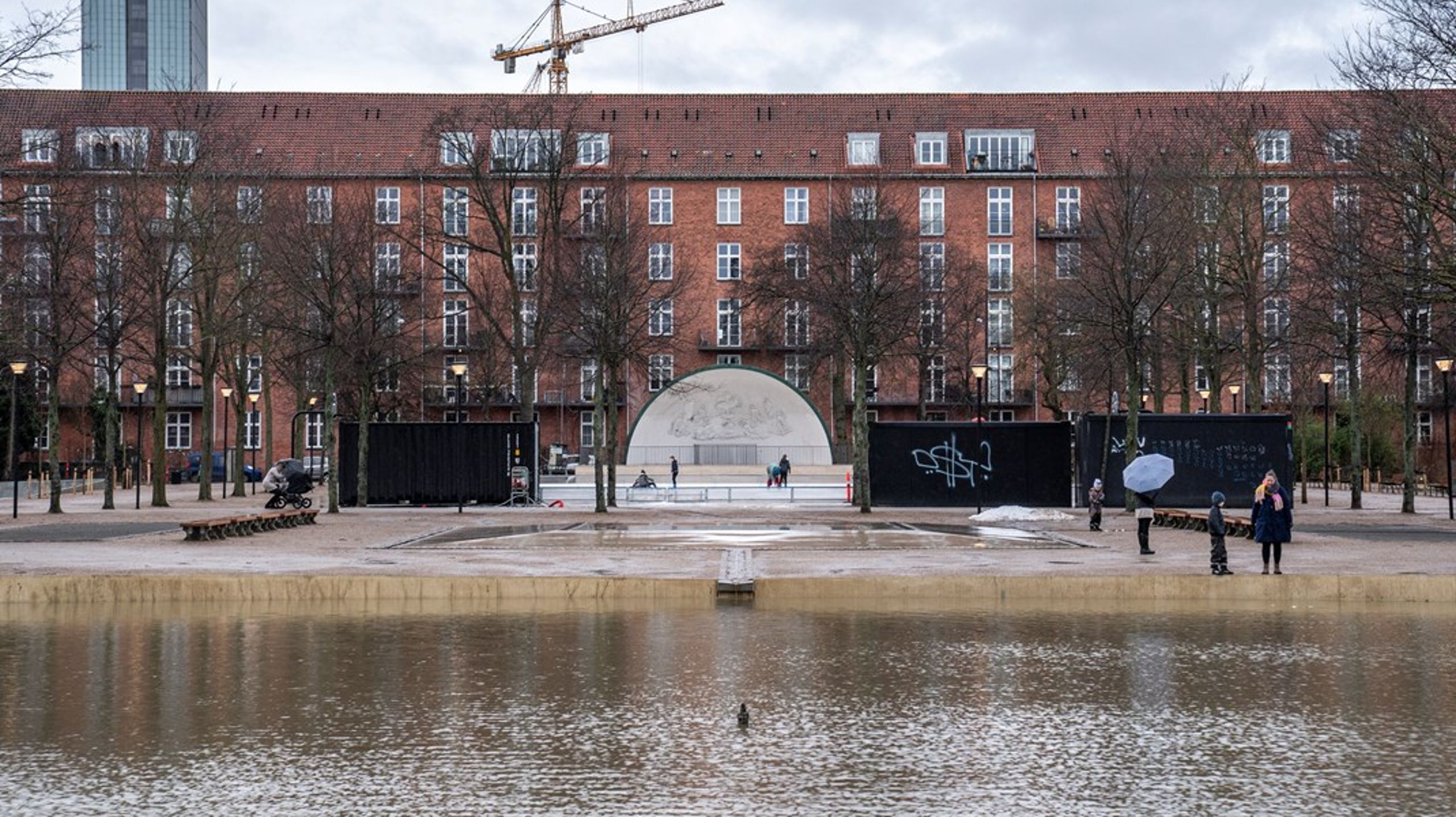 Efter renoveringen af Enghaveparken på Vesterbro i København kan parken nu samle 22.600 kubikmeter skybrudsvand. Regnvand fra parken kan
genanvendes til for eksempel vanding, skriver&nbsp;Henrik
Winther.