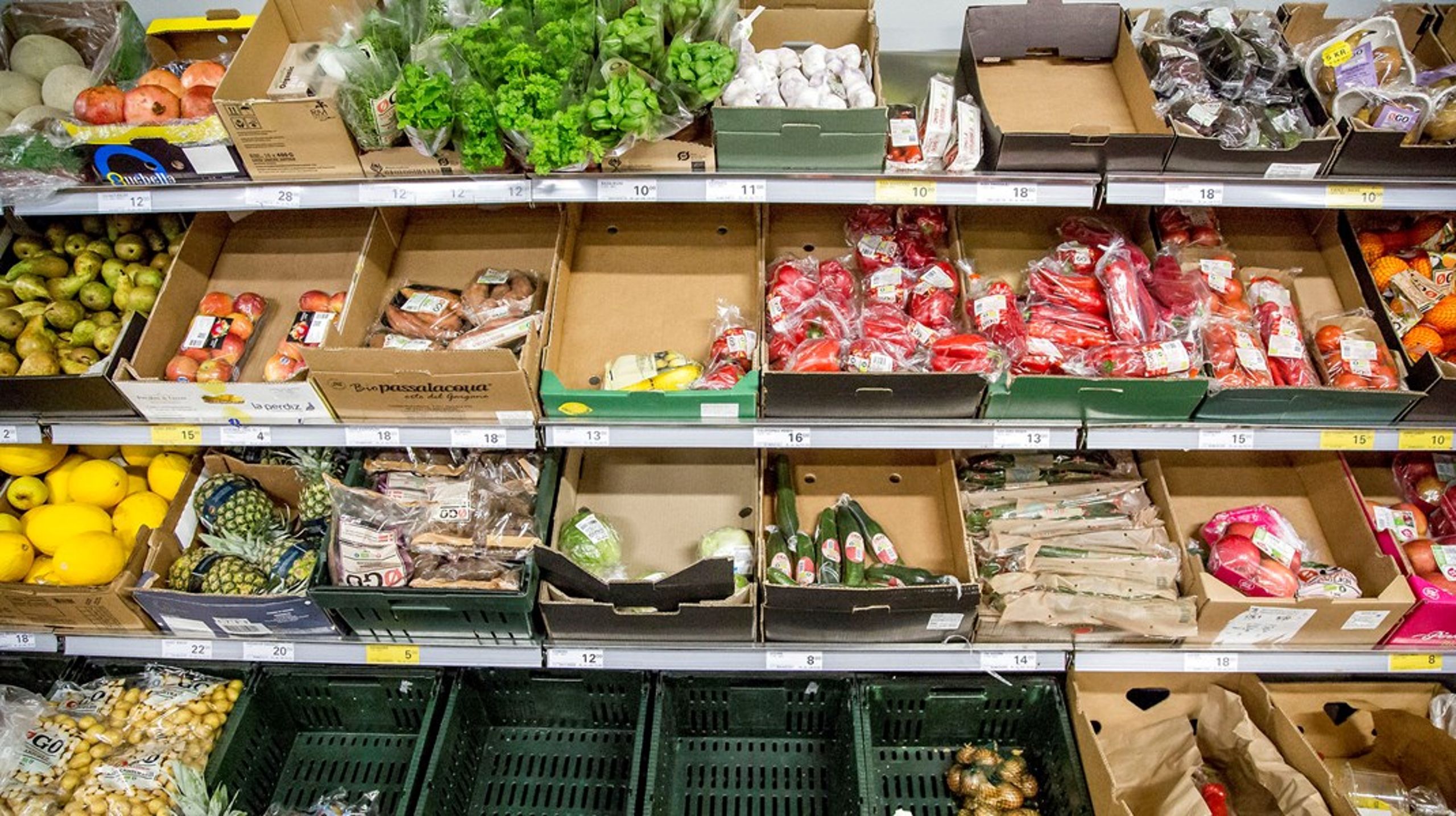 Supermarkederne følger nøje prisudviklingen på danske fødevarer sammenlignet med udenlandske fødevarer, skriver 

















Niels
Peter Nørring.