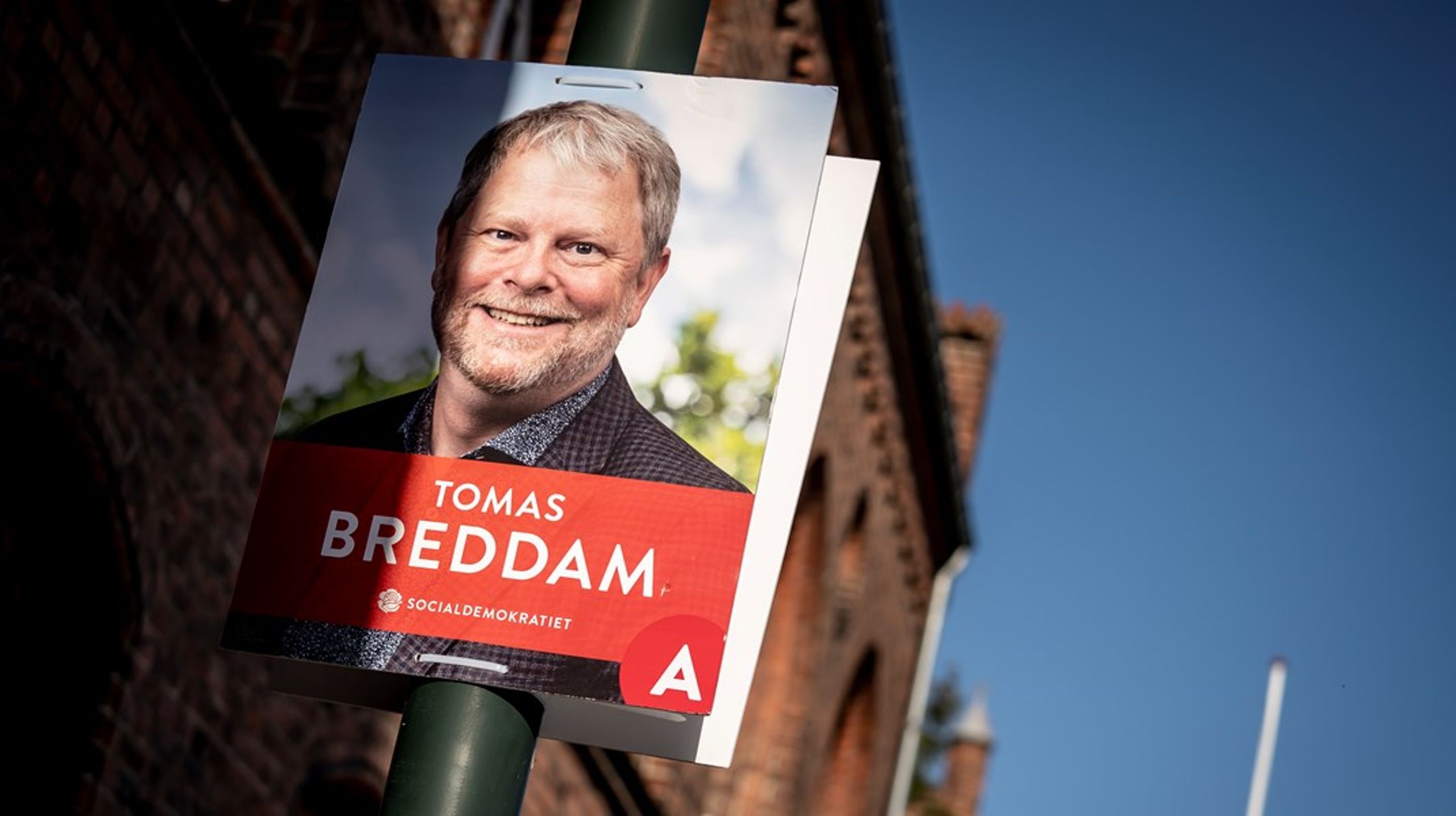 Roskilde-borgmester Tomas Breddam (S) er glad for, at Roskilde stadig opkræver dækningsafgift af sine virksomheder, selvom mange andre kommuner har afskaffet den.
