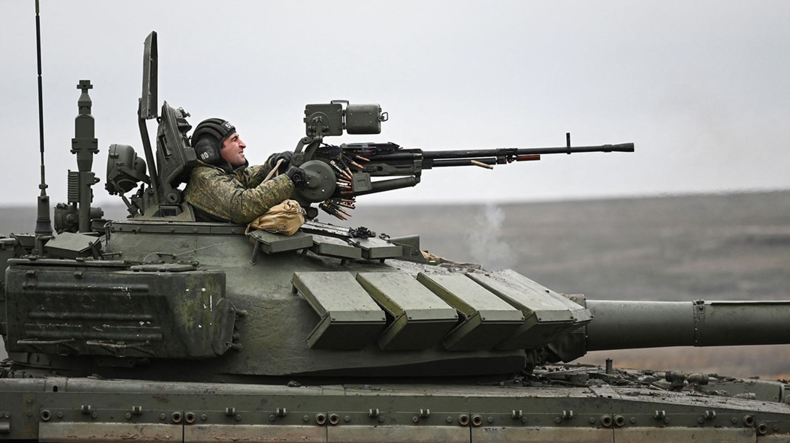 Russiske kampvogne afholdt i denne uge øvelser i regionen Rostov nær grænsen til Ukraine, hvor omkring 100.000 tungt bevæbnede russiske tropper nu står opmarcheret ifølge Nato.
