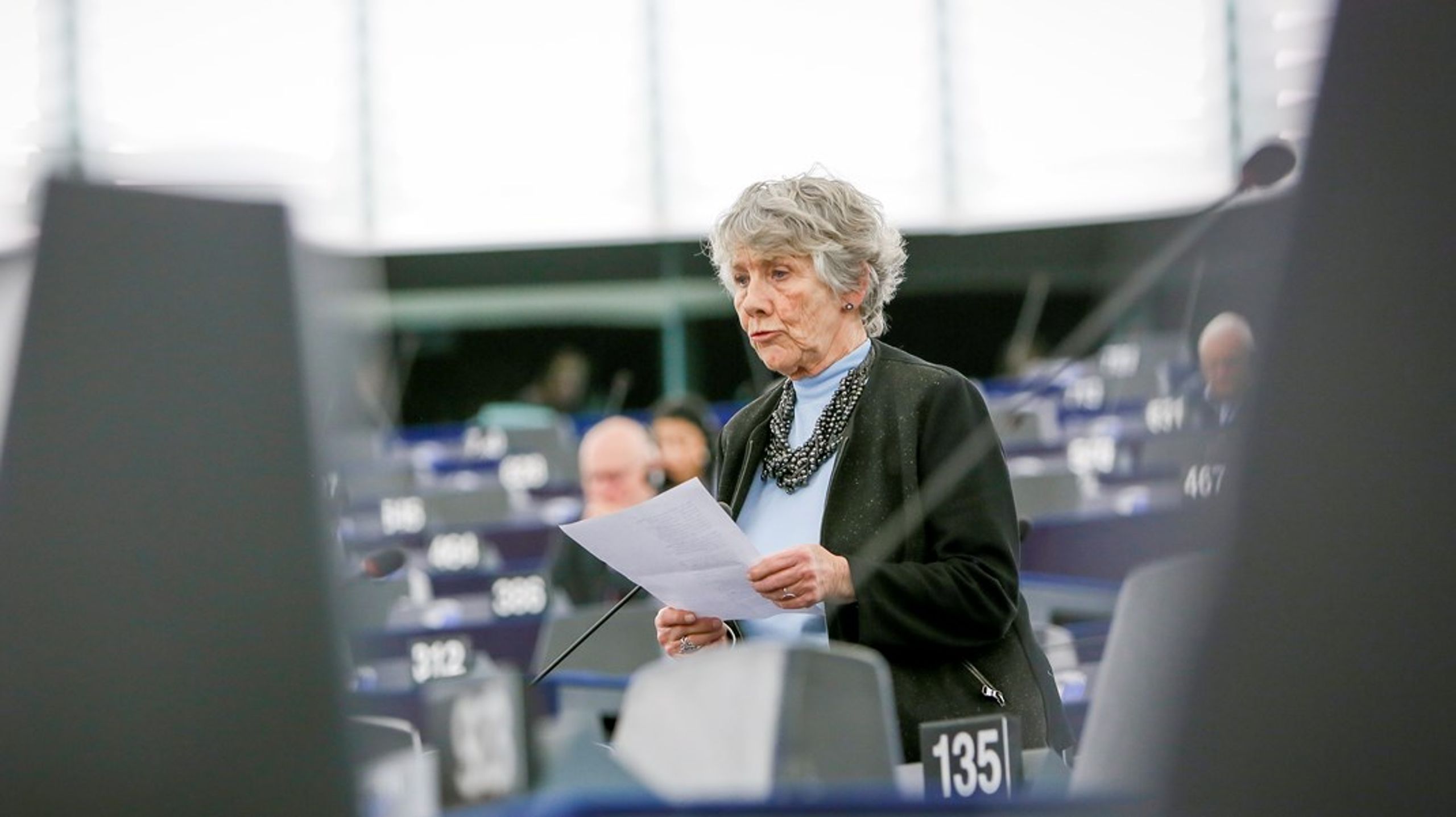 Det er&nbsp;ikke kun lovoverholdelsen der er vakkelvorn. Det kniber også gevaldigt med gennemsigtigheden og adgang til information i EU-Kommissionens arbejde, skriver Margrete Auken.