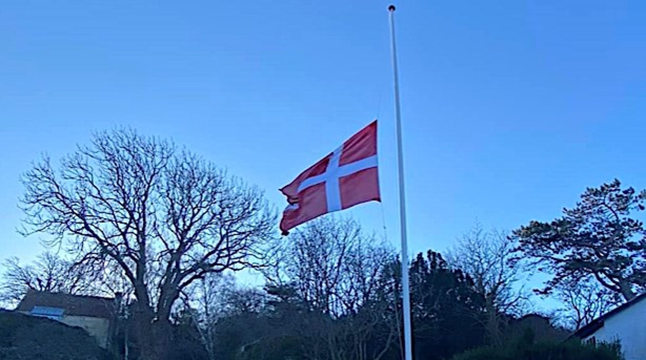 For første gang i nyere tid gik flaget på halv på Oluf Høst Museet.