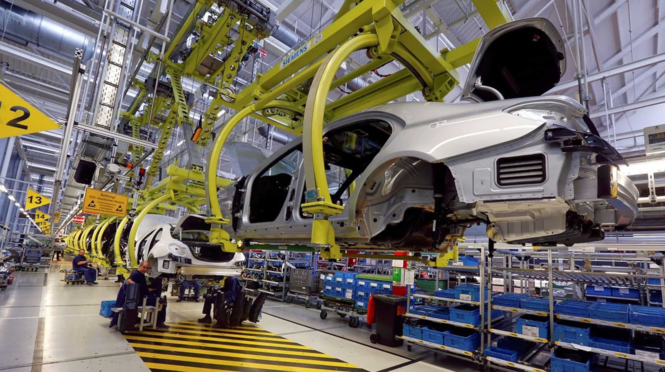 Tyskland er Danmarks største importmarked, og biler er et af de produkter, som Danmark handler stort ind af. Her billede fra Mercedes-Benz' fabrik i Stuttgart.