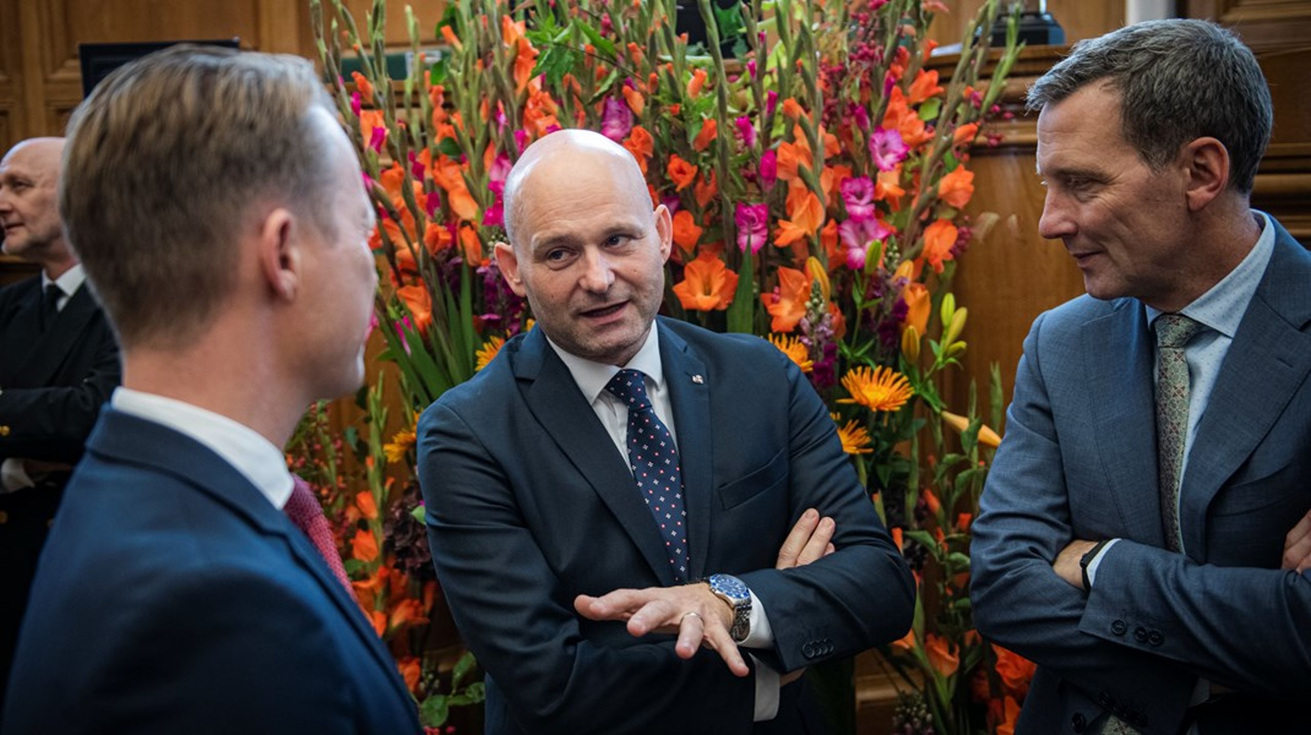 Både K-formand Søren Pape Poulsen, udenrigsminister Jeppe Kofod og justitsminister Nick Hækkerup deltager ved forhandlingerne.