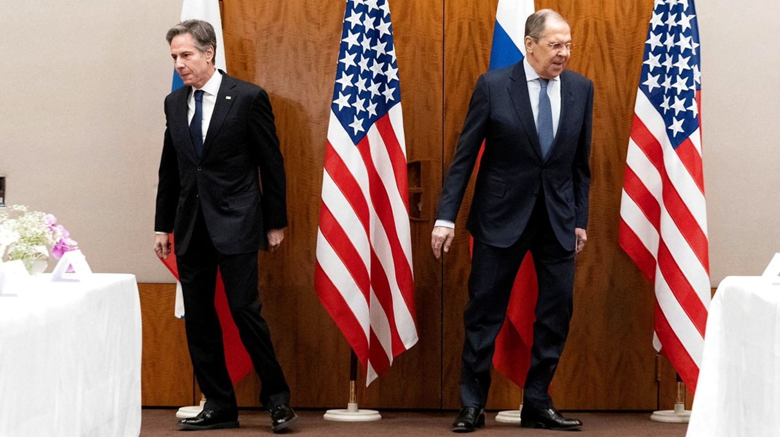 Den amerikanske udenrigsminister Antony Blinken (t.v.) og den russiske udenrigsminister Sergei Lavrov (t.h.) mødtes fredag i sidste uge i Schweiz.