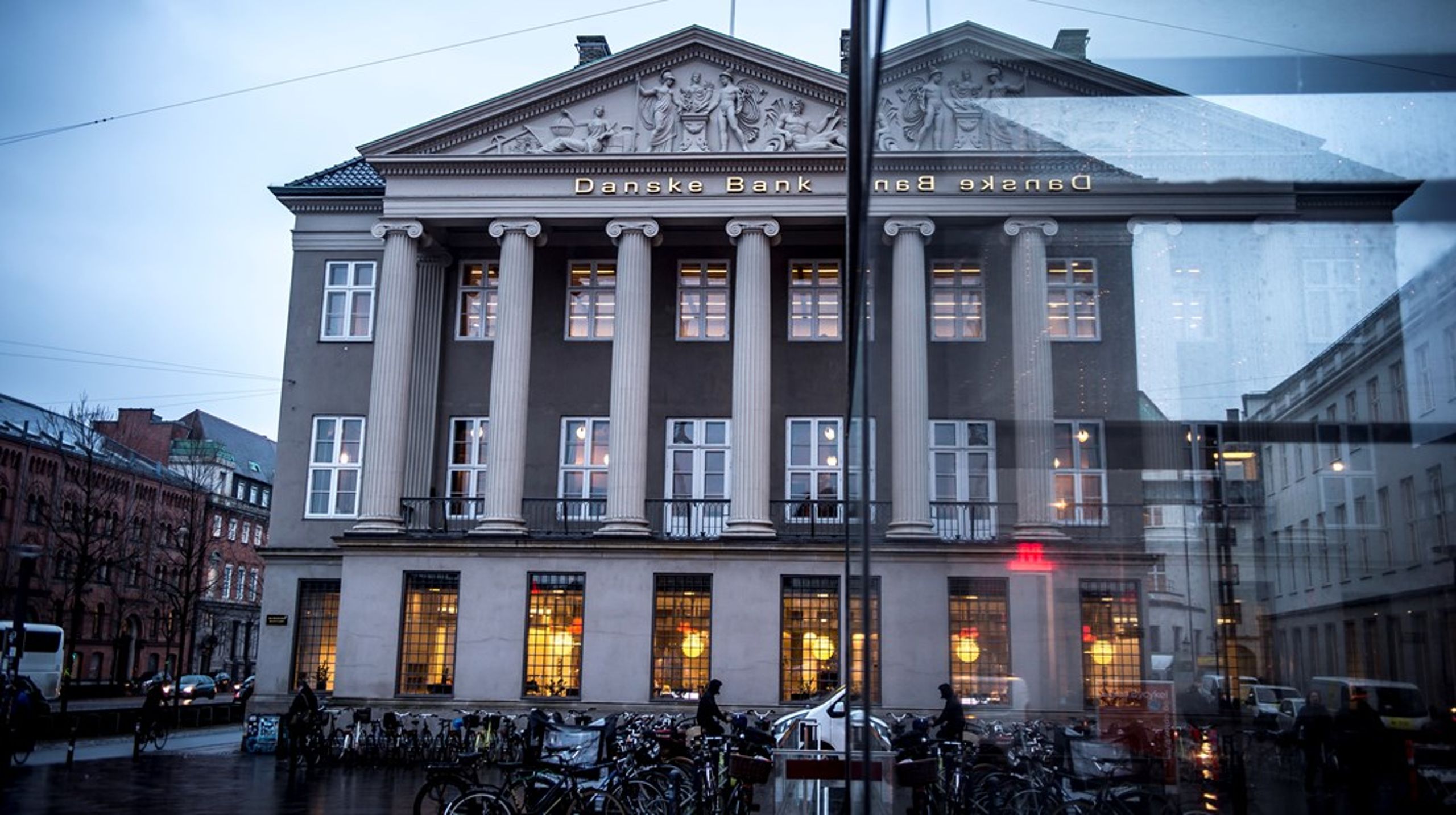 Danske Banks bestyrelse indstiller tre kandidater, mens to yderligere kandidater opstiller på eget initiativ.